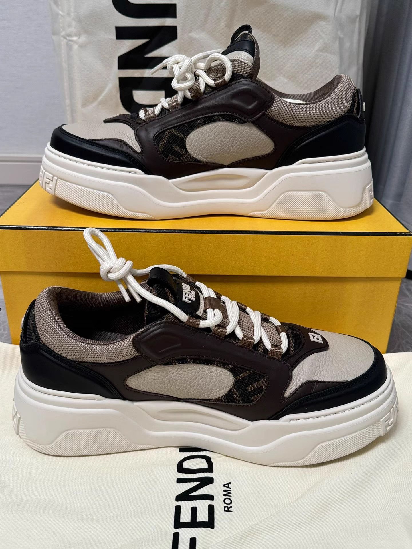 Fendi Black Low-Top Sneakers Size 10 Size US 10 / EU 43 - 2 Thumbnail