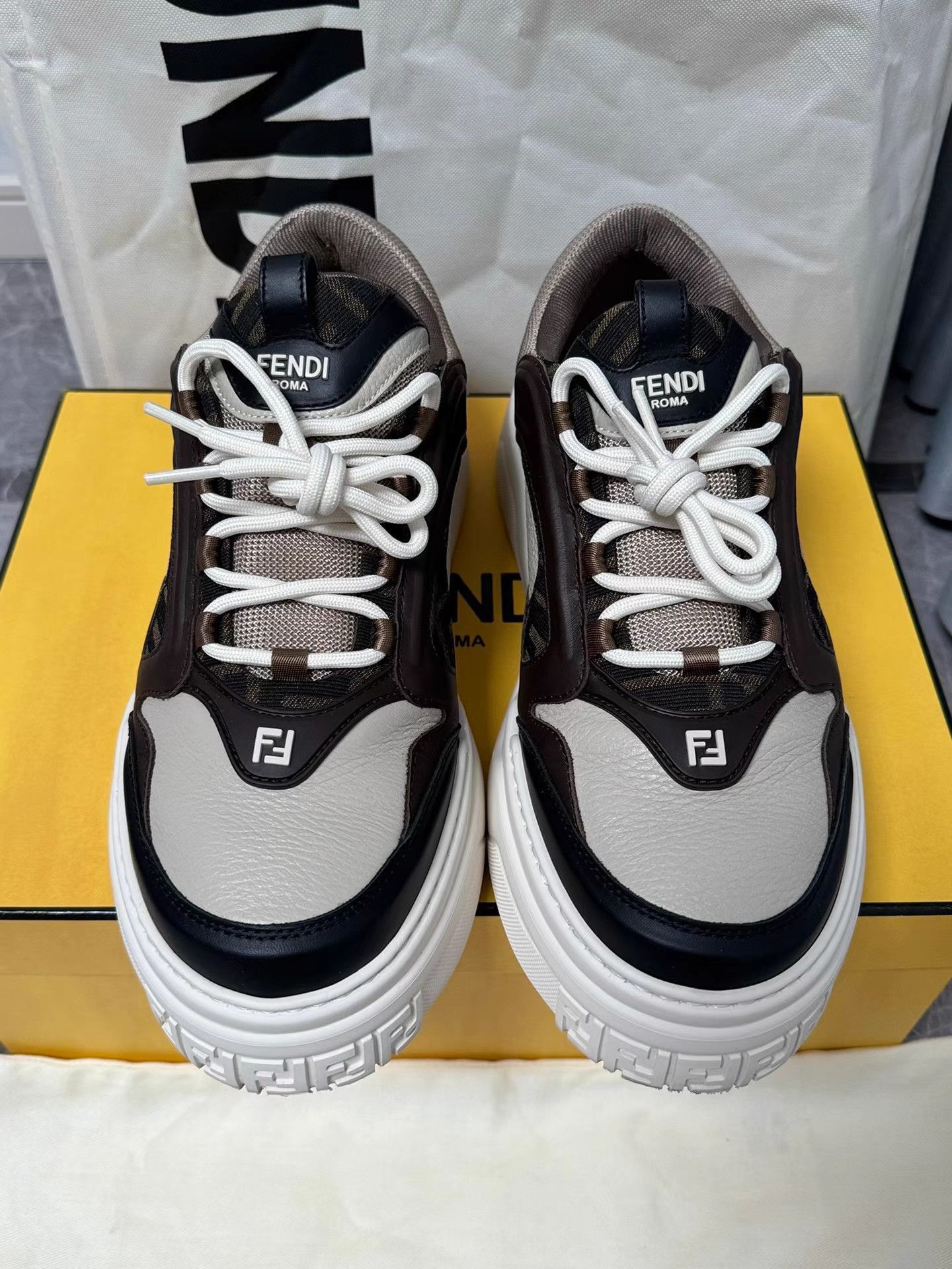 Fendi Black Low-Top Sneakers Size 10 Size US 10 / EU 43 - 4 Thumbnail