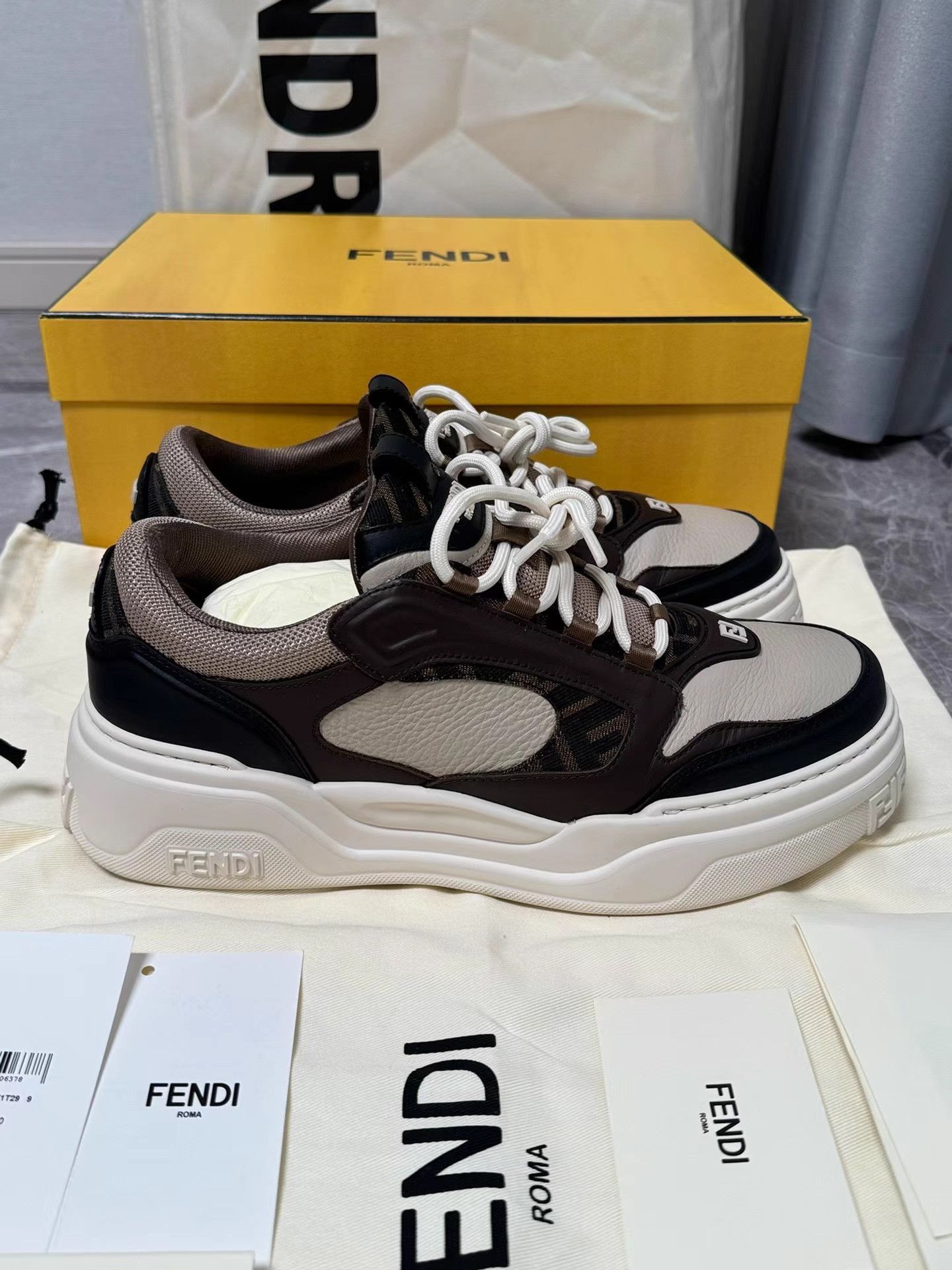 Fendi Black Low-Top Sneakers Size 10 Size US 10 / EU 43 - 7 Thumbnail