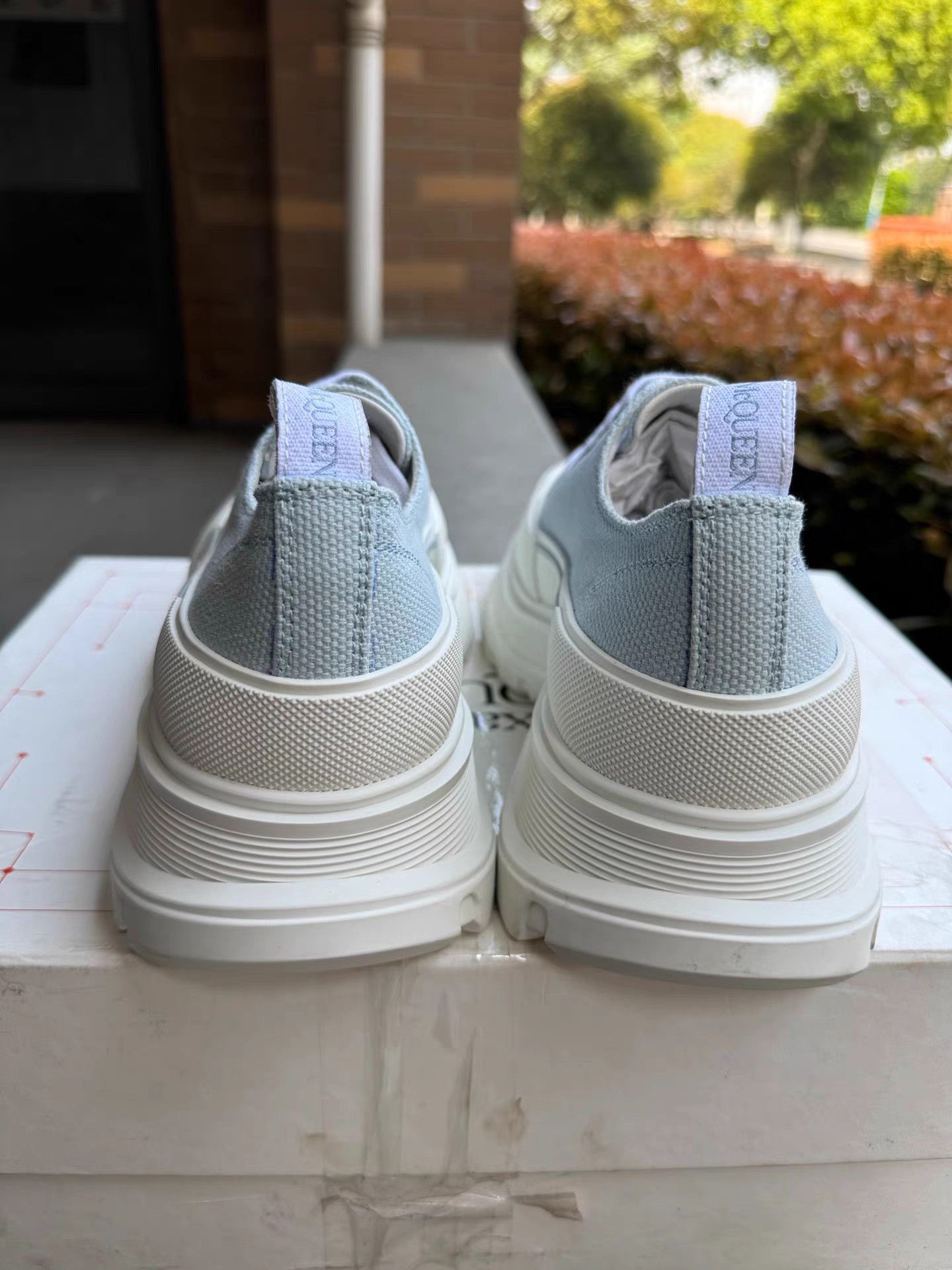 Alexander McQueen Blue Low-Top Sneakers Size 7 Size US 7 / EU 40 - 5 Thumbnail