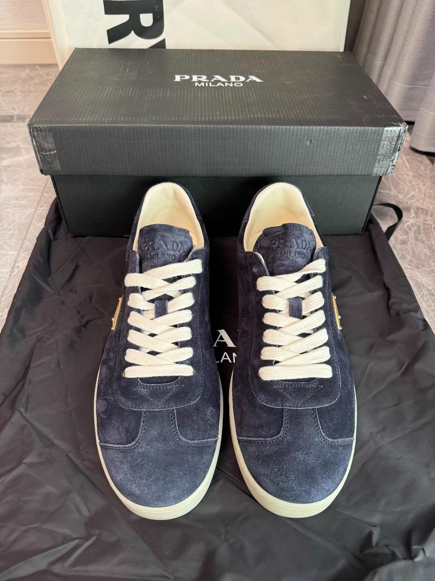 Prada Blue Low-Top Sneakers Size 9 Size US 9 / EU 42 - 2 Thumbnail