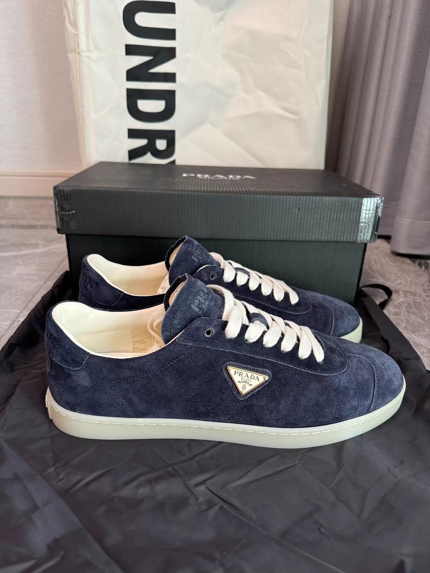 Prada Blue Low-Top Sneakers Size 9 Size US 9 / EU 42 - 3 Thumbnail