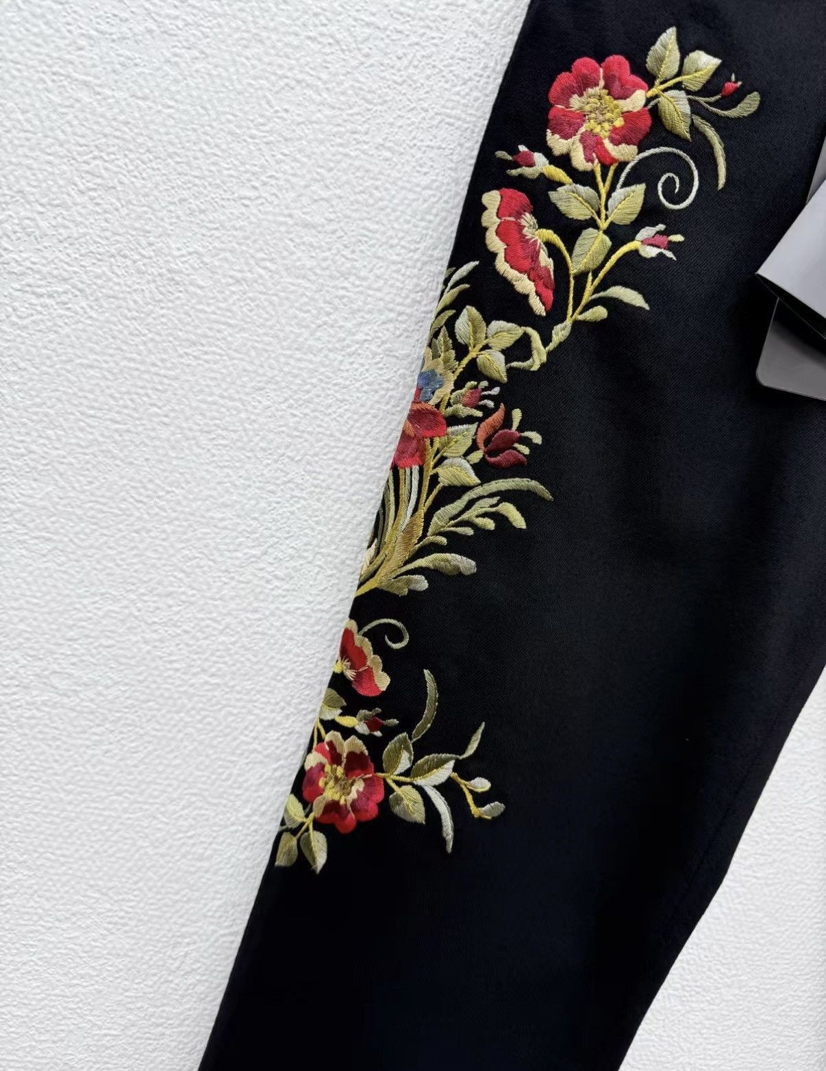 Dolce & Gabbana Black Embroidered Denim Pants Size 30 Size US 30 / EU 46 - 3 Thumbnail