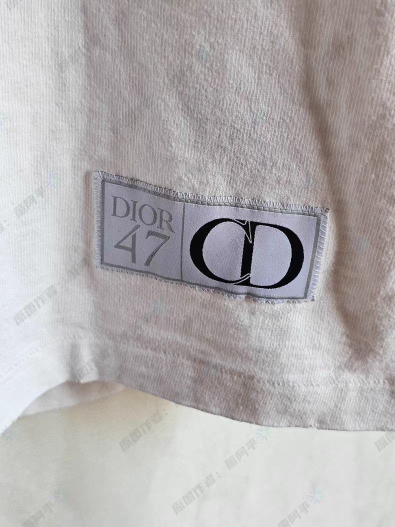 Dior White Short Sleeve Graphic Tee with Number 47 Size US M / EU 48-50 / 2 - 6 Thumbnail