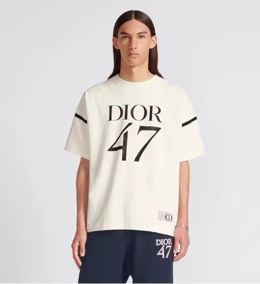 Dior White Short Sleeve Graphic Tee with Number 47 Size US M / EU 48-50 / 2 - 7 Thumbnail