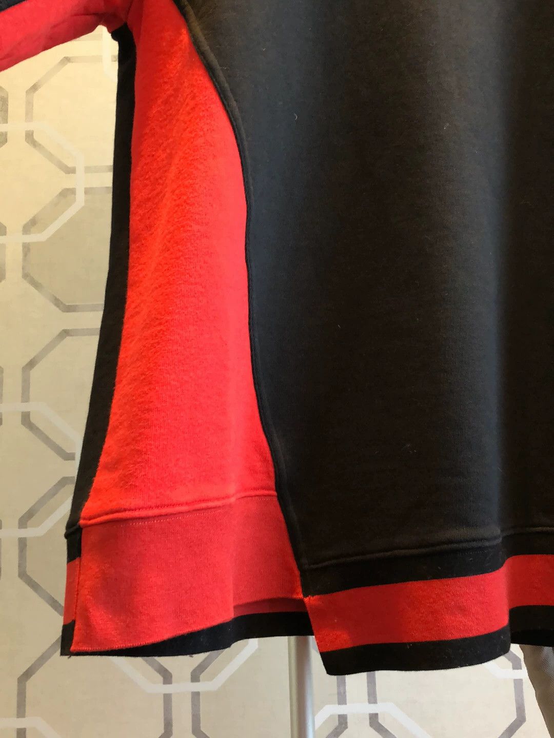 Alexander McQueen Alexander McQueen Black Red Asymmetric Sweater Size US S / EU 44-46 / 1 - 9 Thumbnail