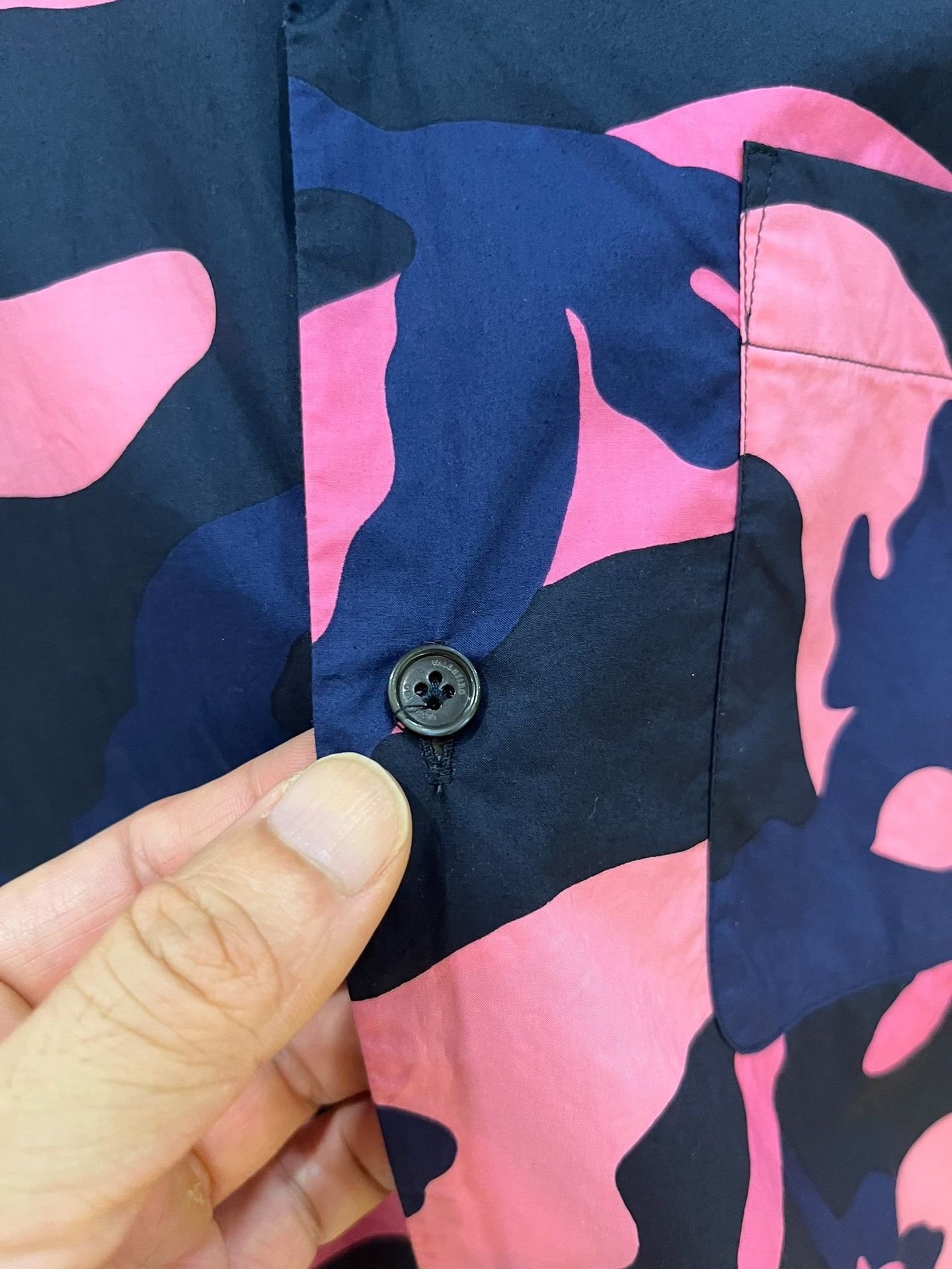 Valentino Valentino Pink Navy Camo Hawaiian Shirt Size US S / EU 44-46 / 1 - 4 Thumbnail