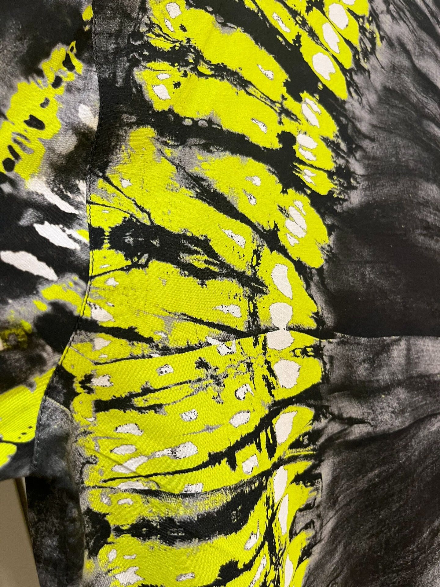 Valentino Valentino Fluorescent Green Butterfly Print Shirt Size US M / EU 48-50 / 2 - 7 Thumbnail