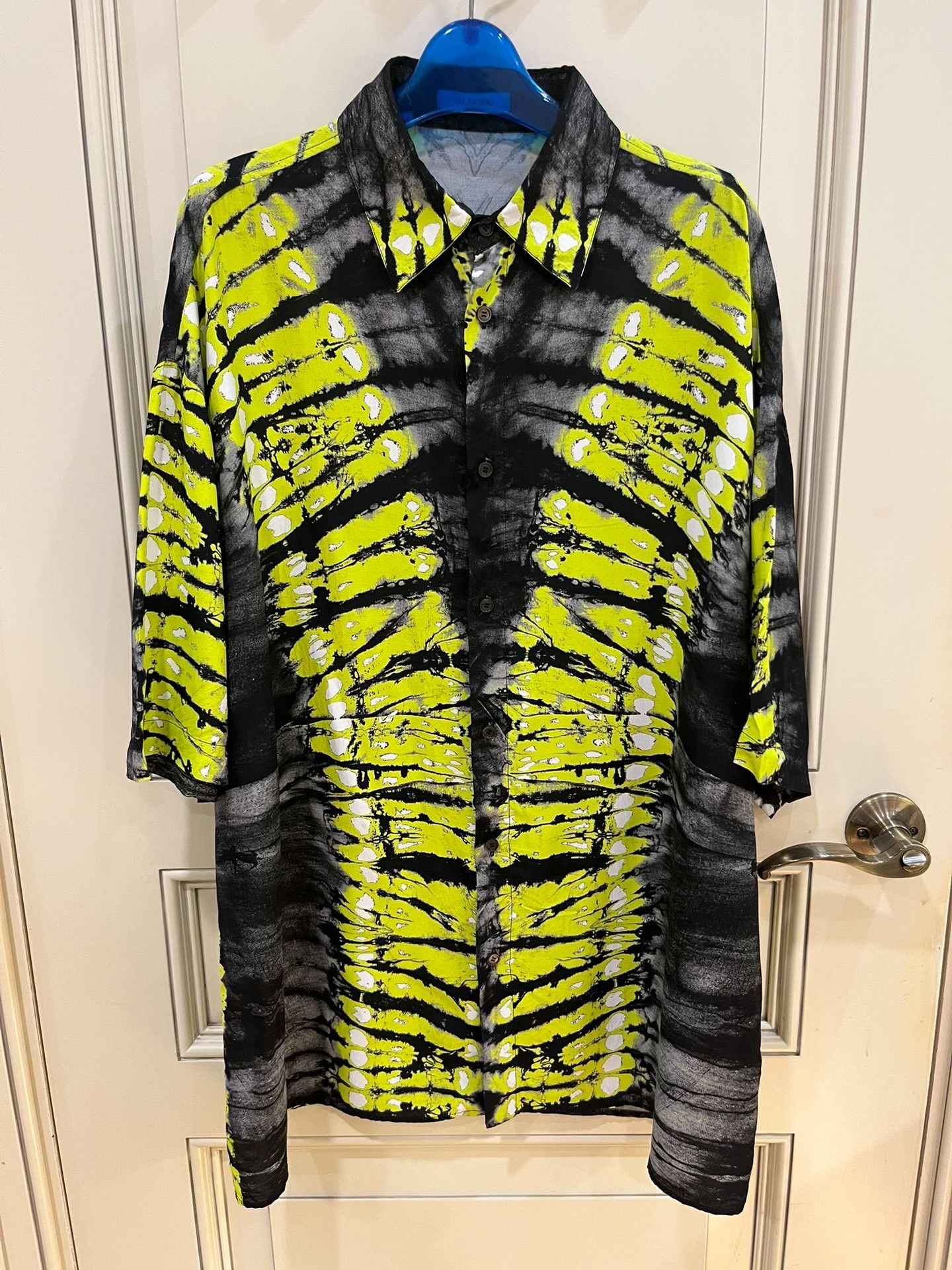 Valentino Valentino Fluorescent Green Butterfly Print Shirt Size US M / EU 48-50 / 2 - 3 Thumbnail