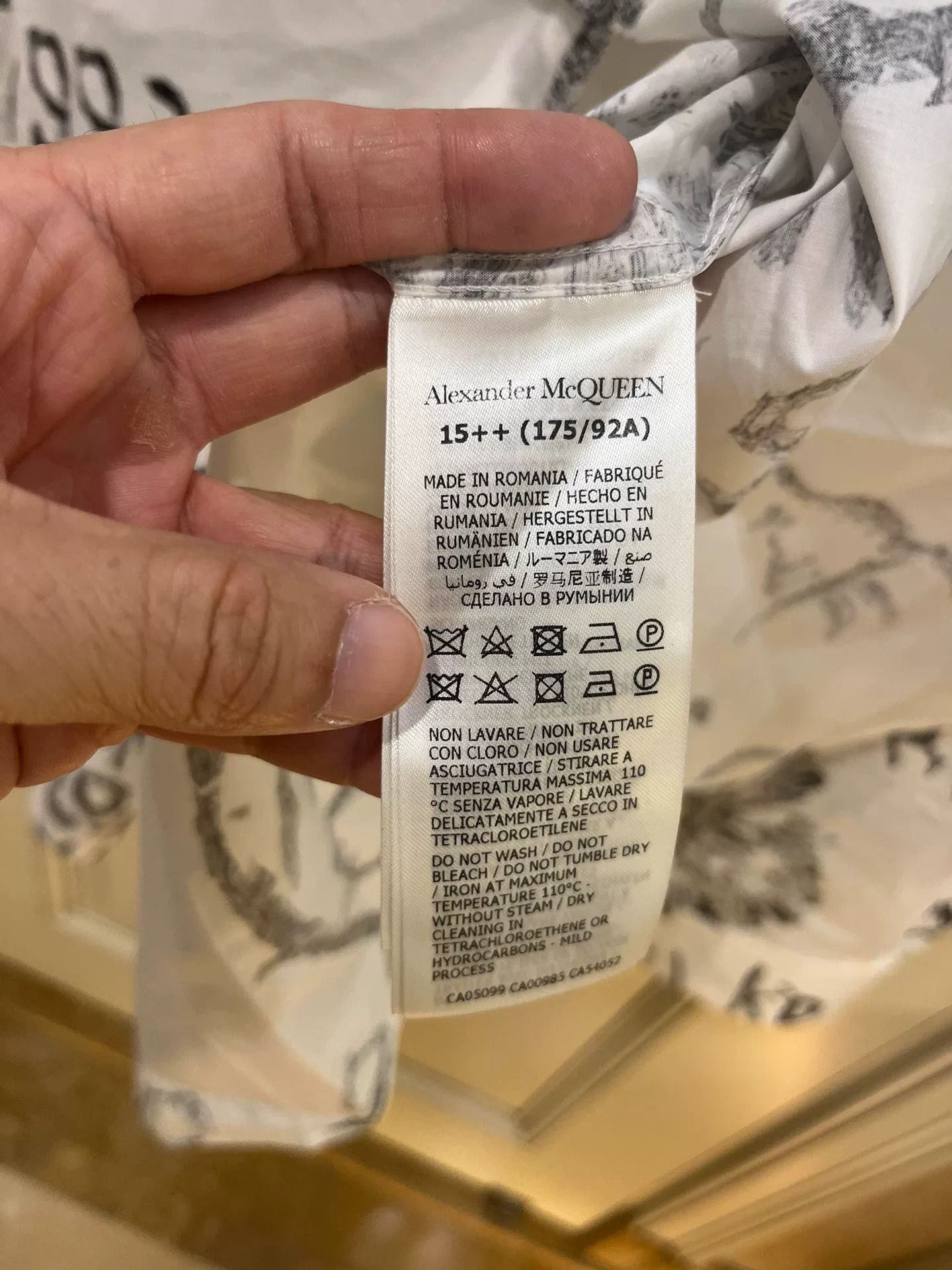 Alexander McQueen Alexander McQueen White Graffiti Shirt Size US XXS / EU 40 - 8 Thumbnail