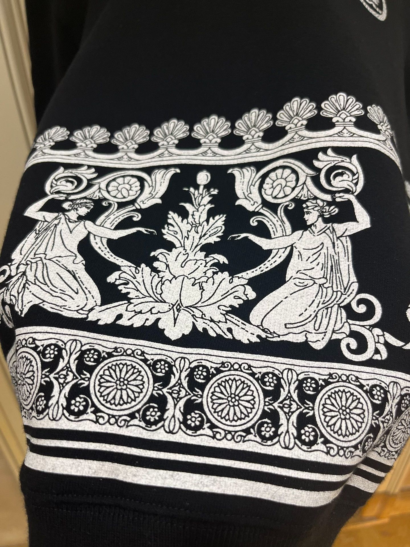 Versace Versace Baroque Print Black Hoodie Size US M / EU 48-50 / 2 - 3 Thumbnail