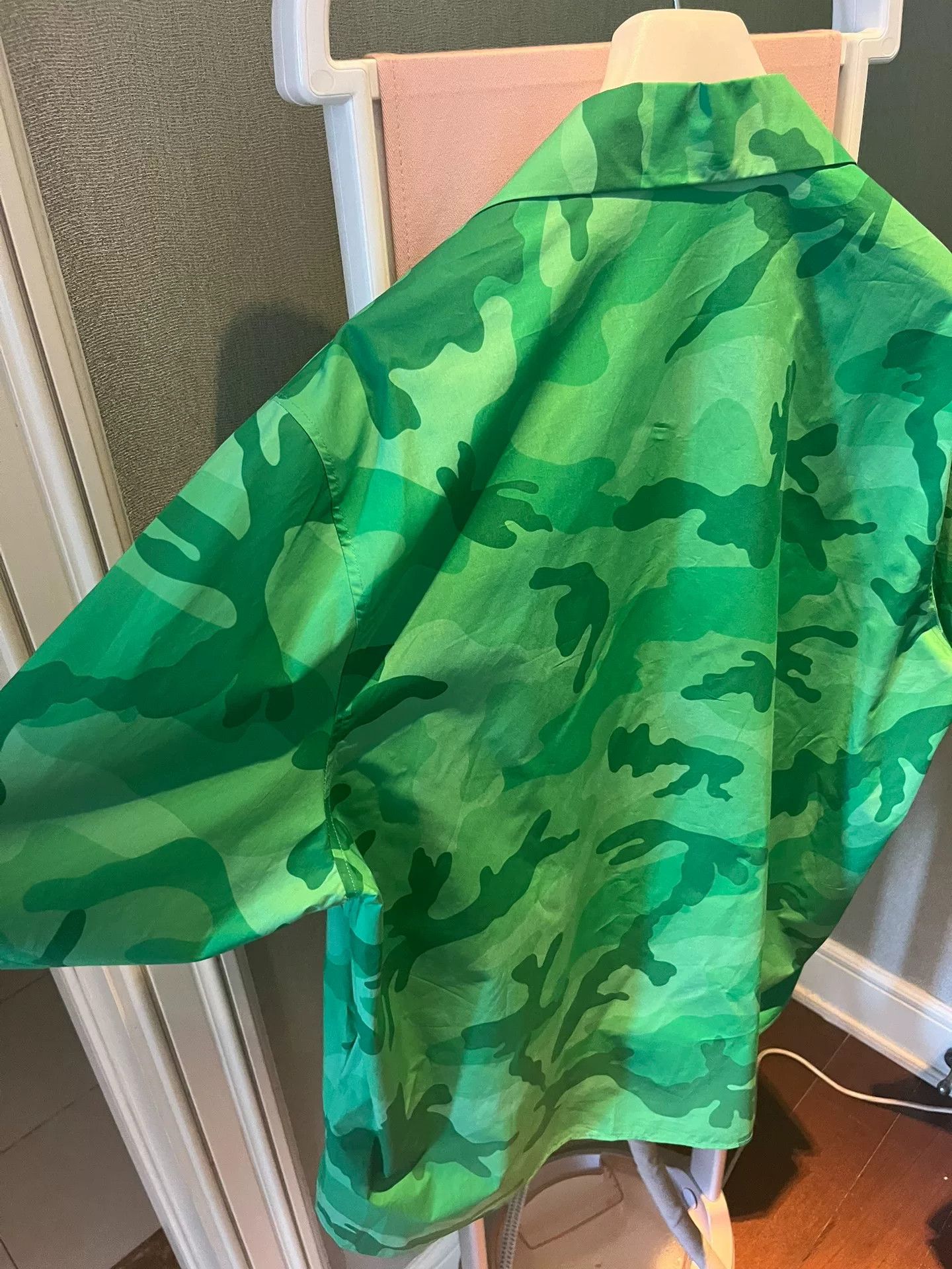 Valentino Valentino Green Camouflage Short-Sleeve Shirt Size US M / EU 48-50 / 2 - 6 Thumbnail