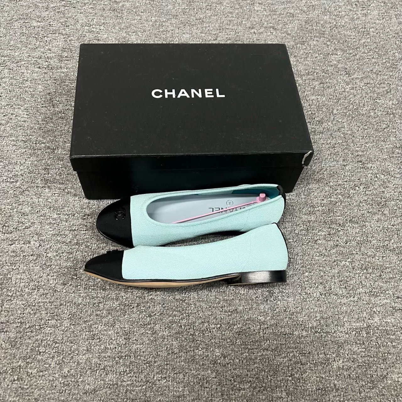 Chanel Chanel Two-Tone Blue Black Knit Ballet Flats Size US 7 / IT 37 - 2 Thumbnail