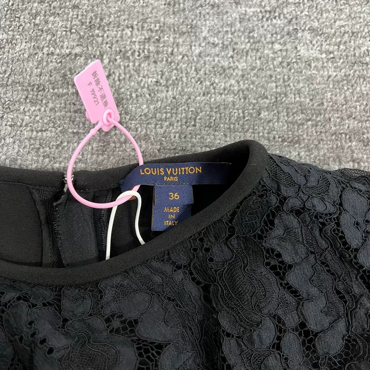 Louis Vuitton Louis Vuitton Lace Shawl Black Dress Size XS / US 0-2 / IT 36-38 - 3 Thumbnail