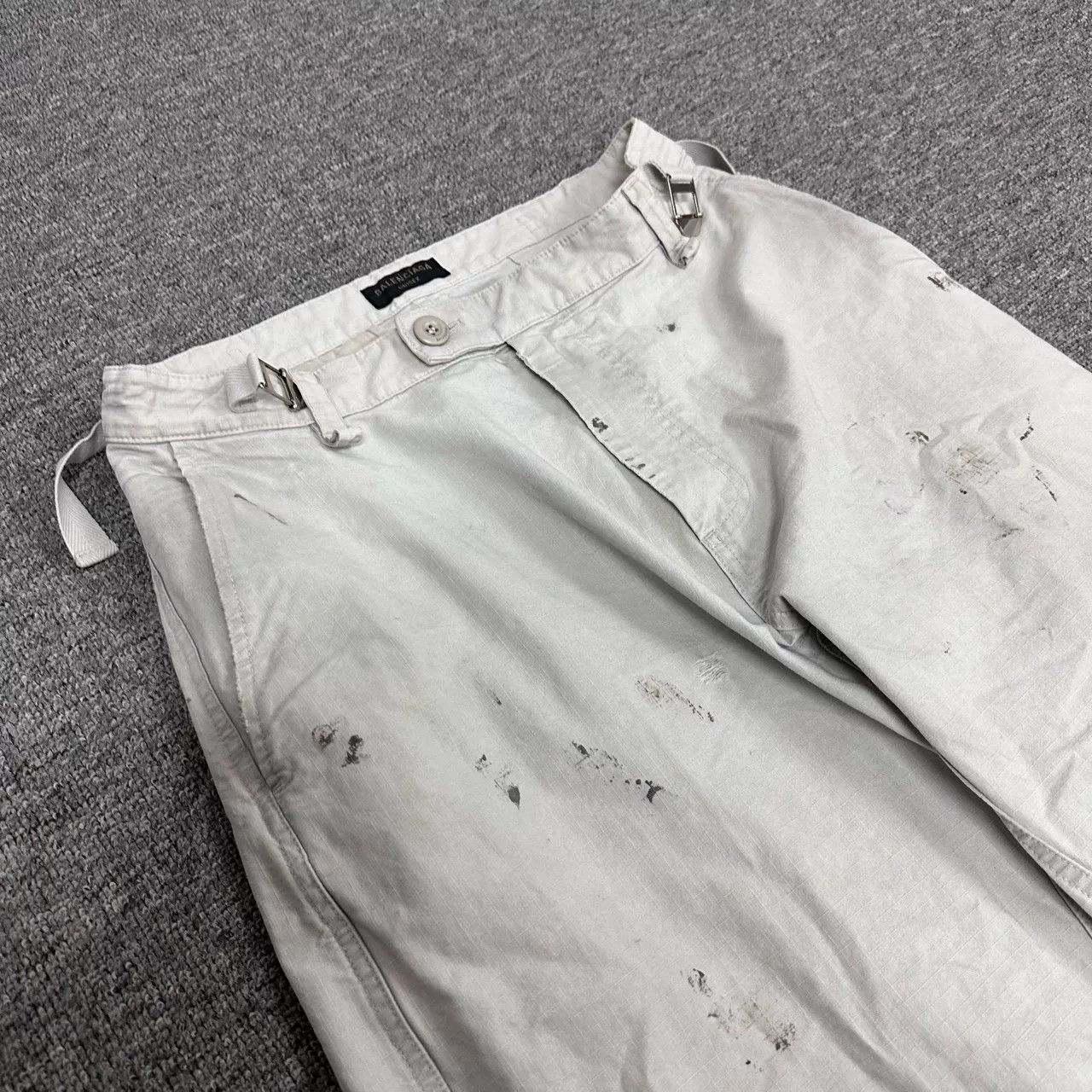 Balenciaga Balenciaga 2023 Minimal Distressed Cargo Pants Size US 26 / EU 42 - 4 Thumbnail