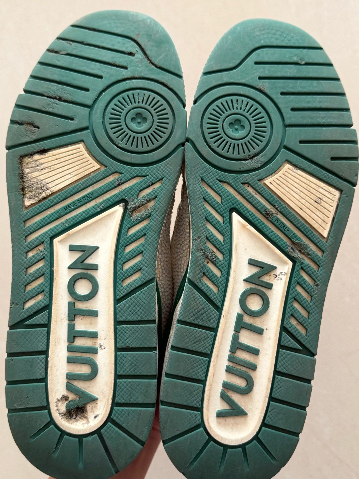 Louis Vuitton Louis Vuitton LV Trainer White Green Size US 7 / EU 40 - 4 Thumbnail