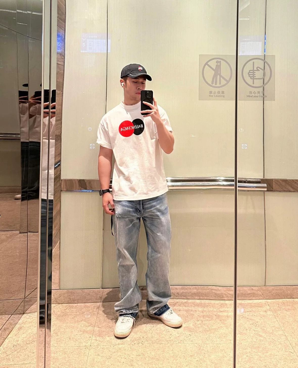 Balenciaga Balenciaga MasterCard Short Sleeve Size US XS / EU 42 / 0 - 3 Thumbnail