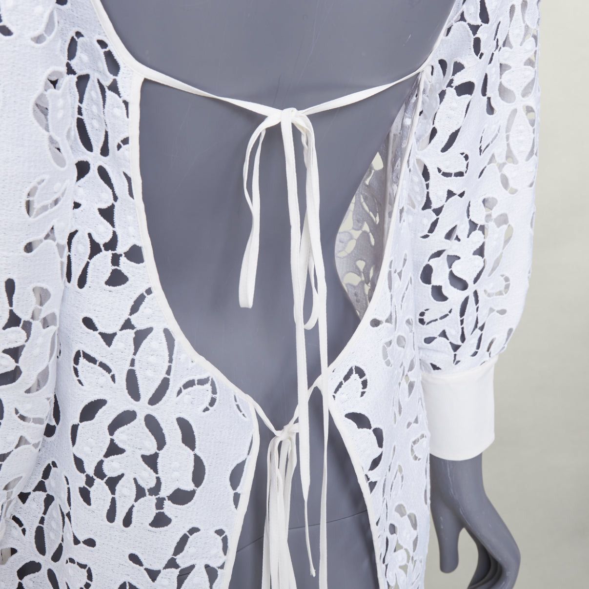 No. 21 NO. 21 white floral embroidered anglais lace open back button-up shirt IT38 XS Size XS / US 0-2 / IT 36-38 - 2 Thumbnail