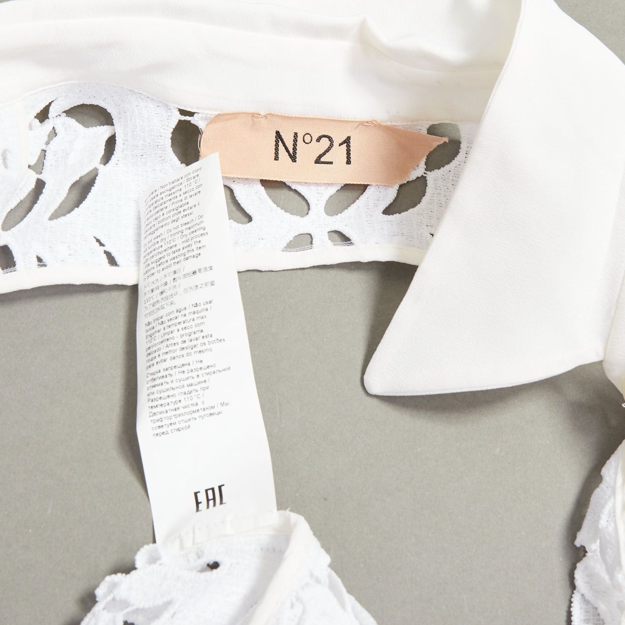 No. 21 NO. 21 white floral embroidered anglais lace open back button-up shirt IT38 XS Size XS / US 0-2 / IT 36-38 - 8 Thumbnail