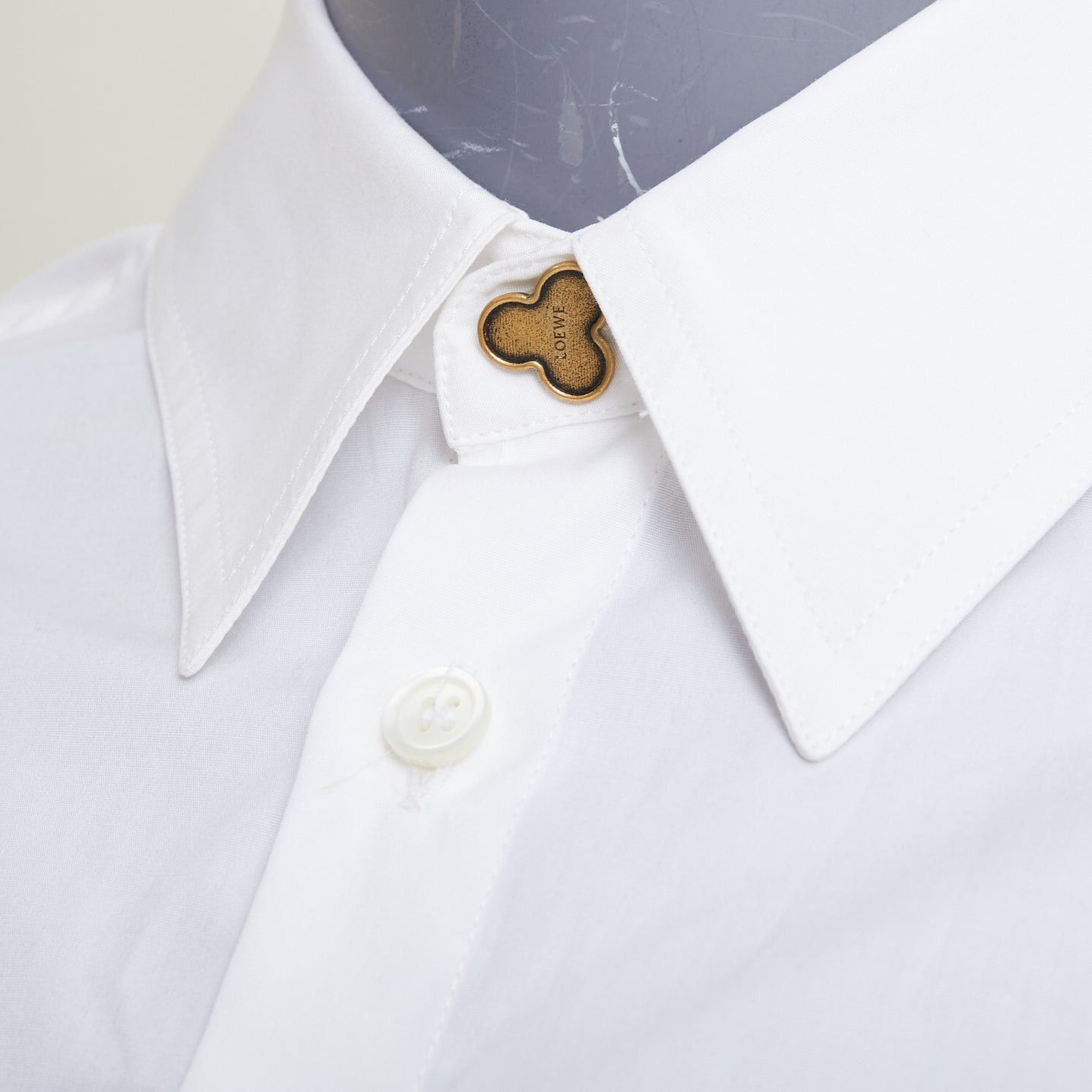 Loewe LOEWE white cotton logo button cascade drape sleeves cropped shirt FR36 S Size S / US 4 / IT 40 - 2 Thumbnail