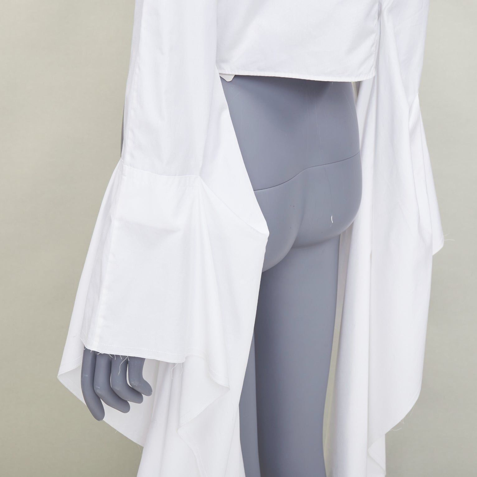 Loewe LOEWE white cotton logo button cascade drape sleeves cropped shirt FR36 S Size S / US 4 / IT 40 - 7 Thumbnail