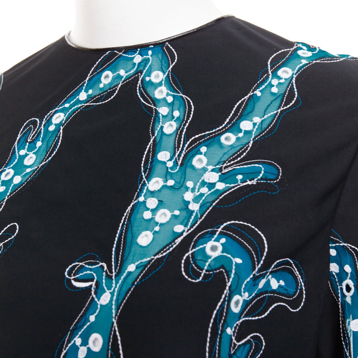 Louis Vuitton LOUIS VUITTON 2015 Runway black blue embroidered anglais scallop hem top FR38 M Size M / US 6-8 / IT 42-44 - 7 Thumbnail
