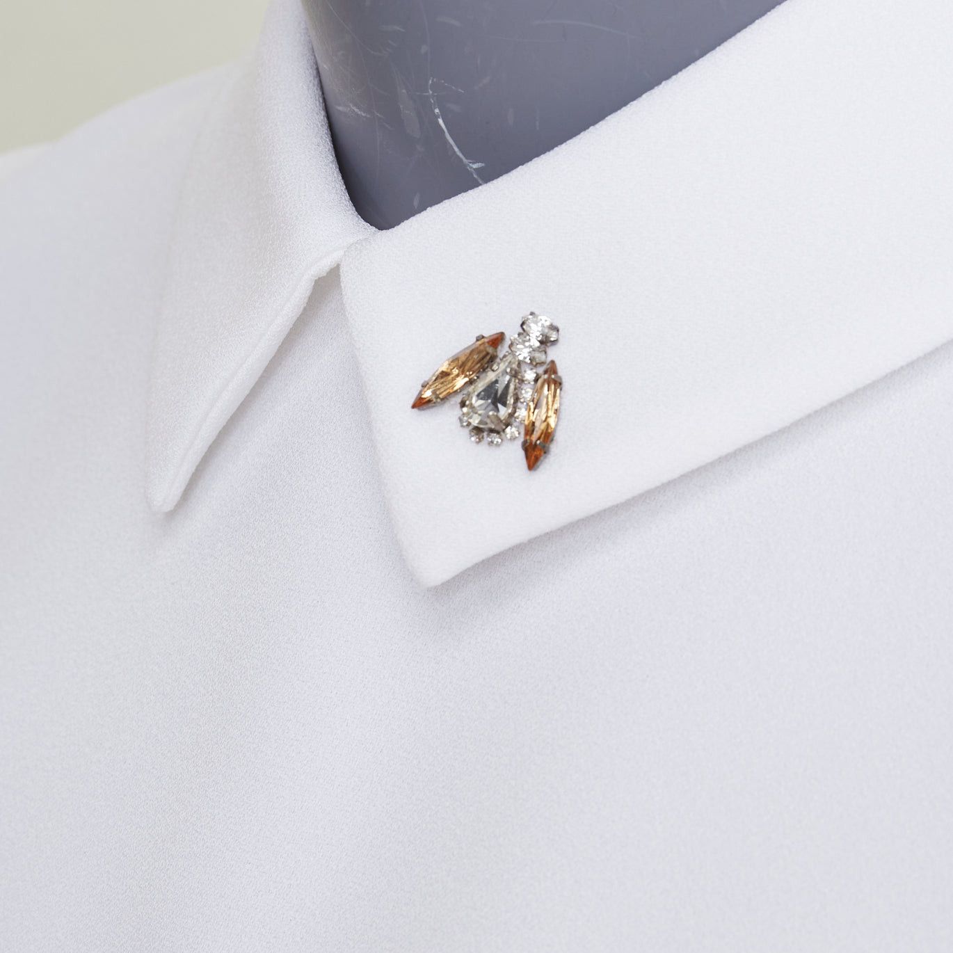 Dior DIOR white crepe yellow crystal embroidered bee collar blouse FR38 M Size M / US 6-8 / IT 42-44 - 2 Thumbnail