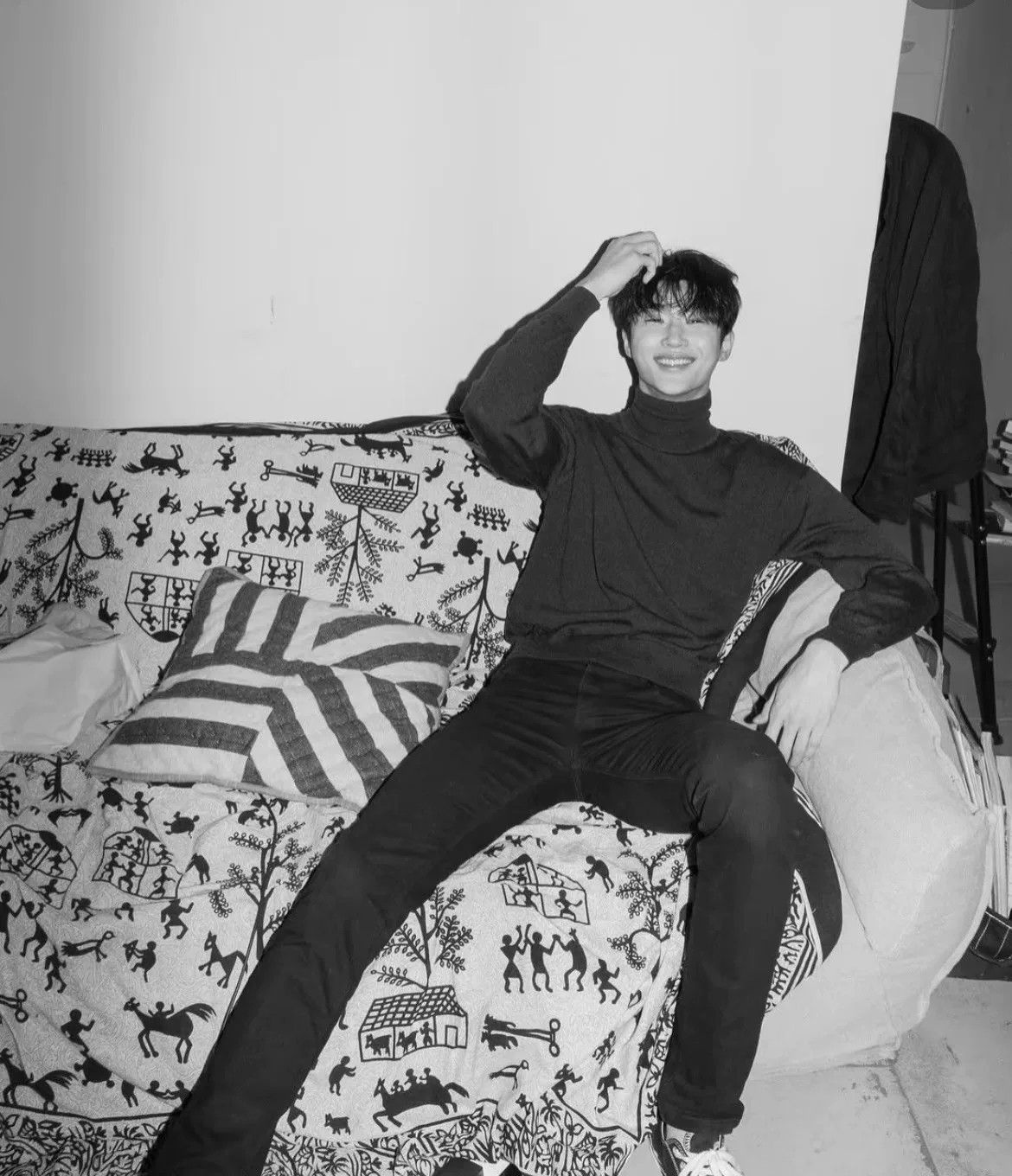 Balenciaga Balenciaga Runway Black Wool Turtleneck Size US XXS / EU 40 - 8 Thumbnail