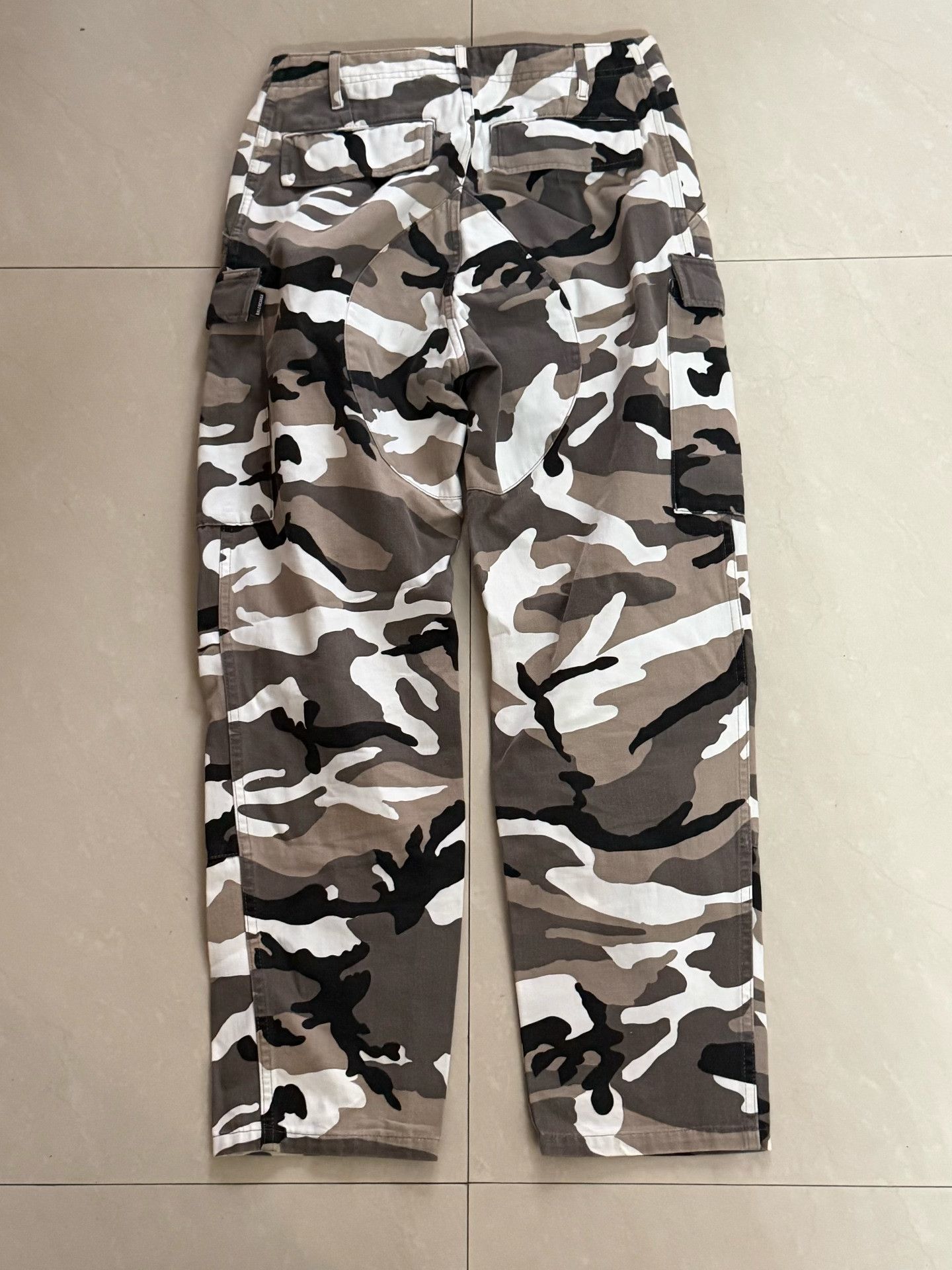 Balenciaga Balenciaga Camouflage Cargo Pants Size US 30 / EU 46 - 2 Thumbnail