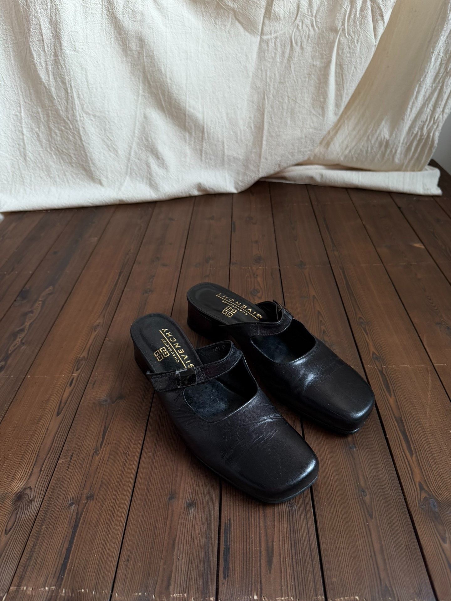 Givenchy Givenchy Vintage Black Leather Glitter Low-Heel Mules Size US 6 / IT 36 - 2 Thumbnail