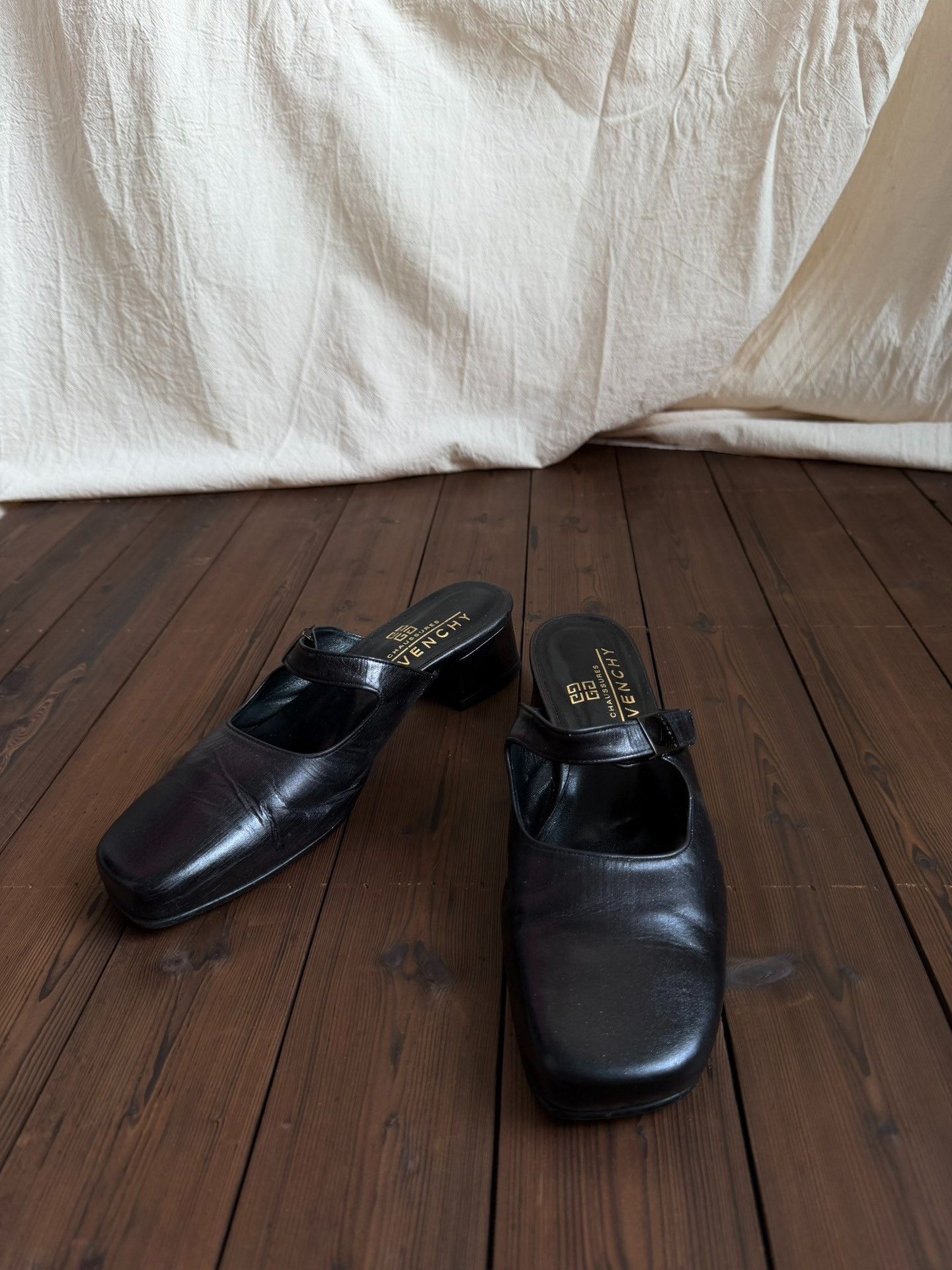 Givenchy Givenchy Vintage Black Leather Glitter Low-Heel Mules Size US 6 / IT 36 - 3 Thumbnail