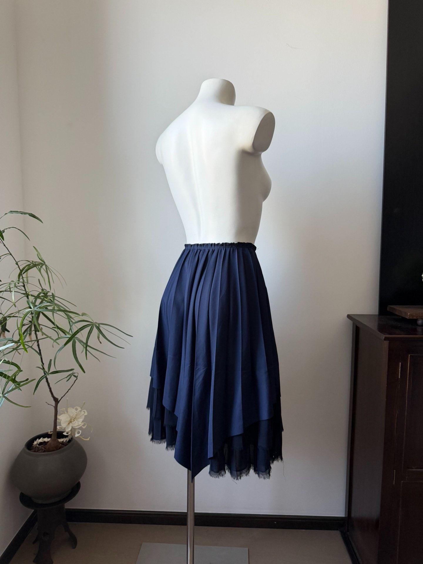 Comme des Garcons COMME des GARCONS Navy Asymmetric Pleated Skirt Size 24" / US 00 / IT 34 - 3 Thumbnail