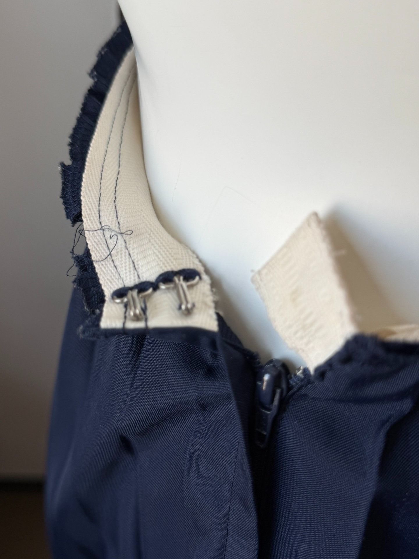 Comme des Garcons COMME des GARCONS Navy Asymmetric Pleated Skirt Size 24" / US 00 / IT 34 - 6 Thumbnail