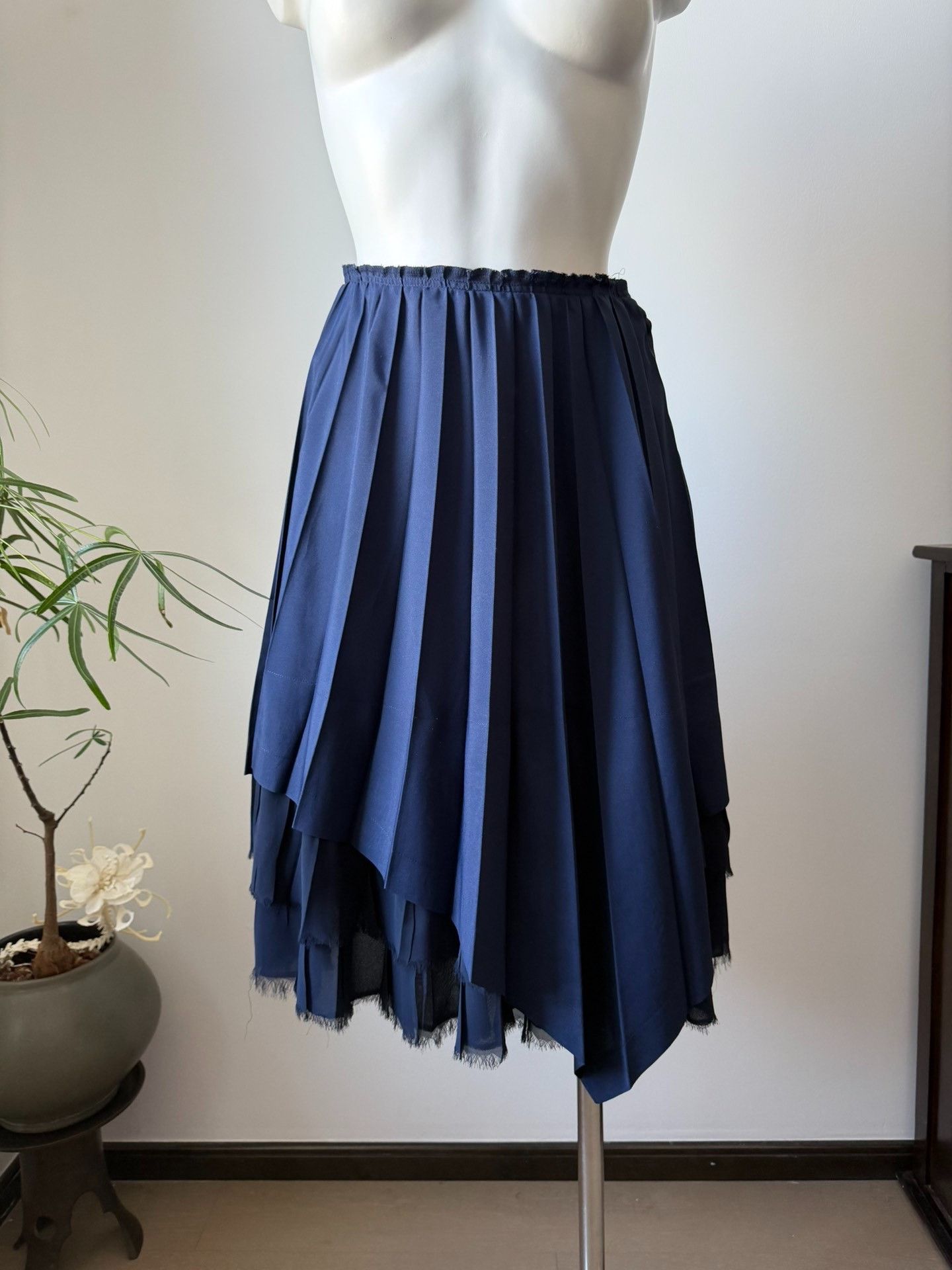 Comme des Garcons COMME des GARCONS Navy Asymmetric Pleated Skirt Size 24" / US 00 / IT 34 - 2 Thumbnail