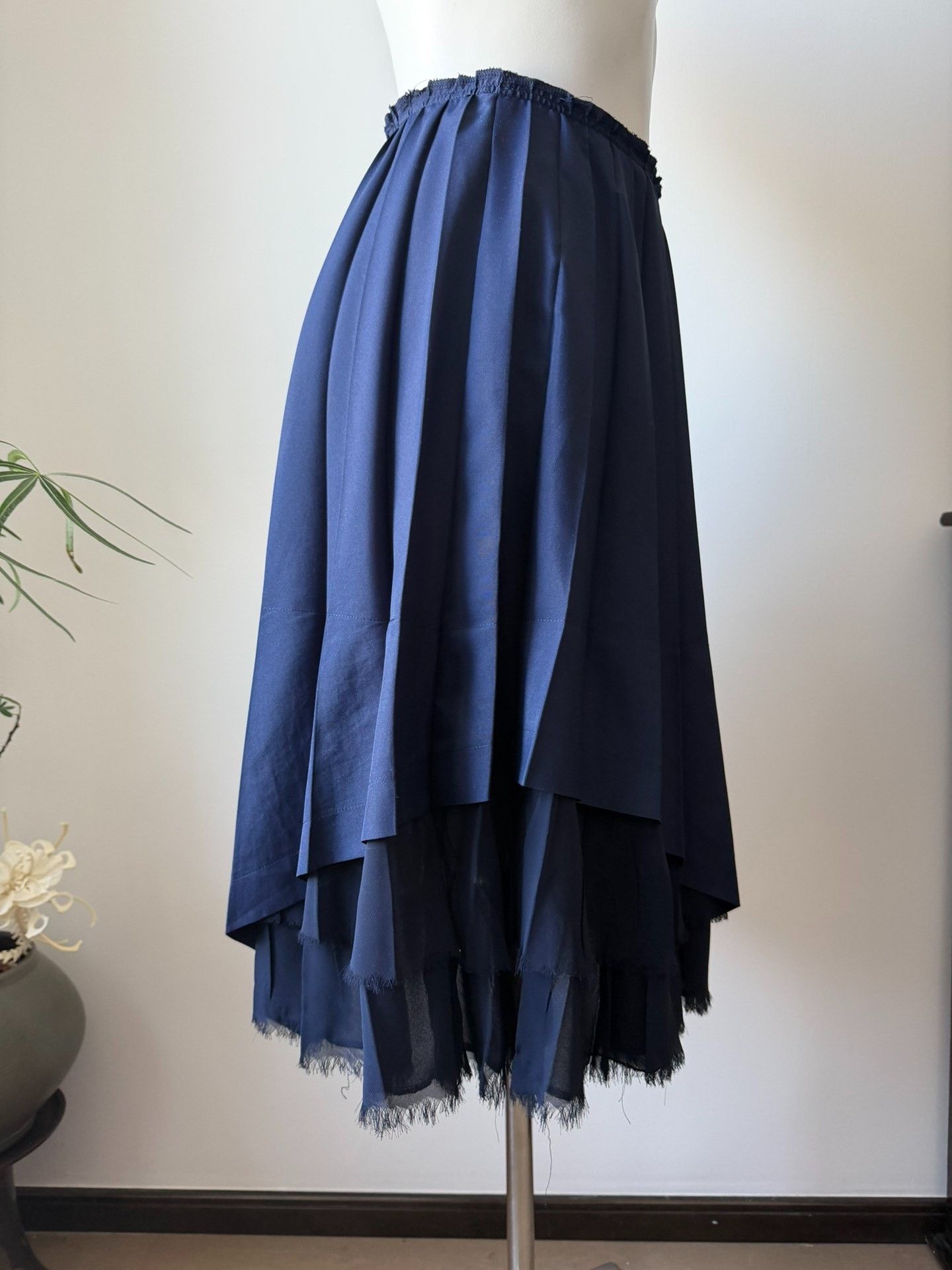 Comme des Garcons COMME des GARCONS Navy Asymmetric Pleated Skirt Size 24" / US 00 / IT 34 - 4 Thumbnail