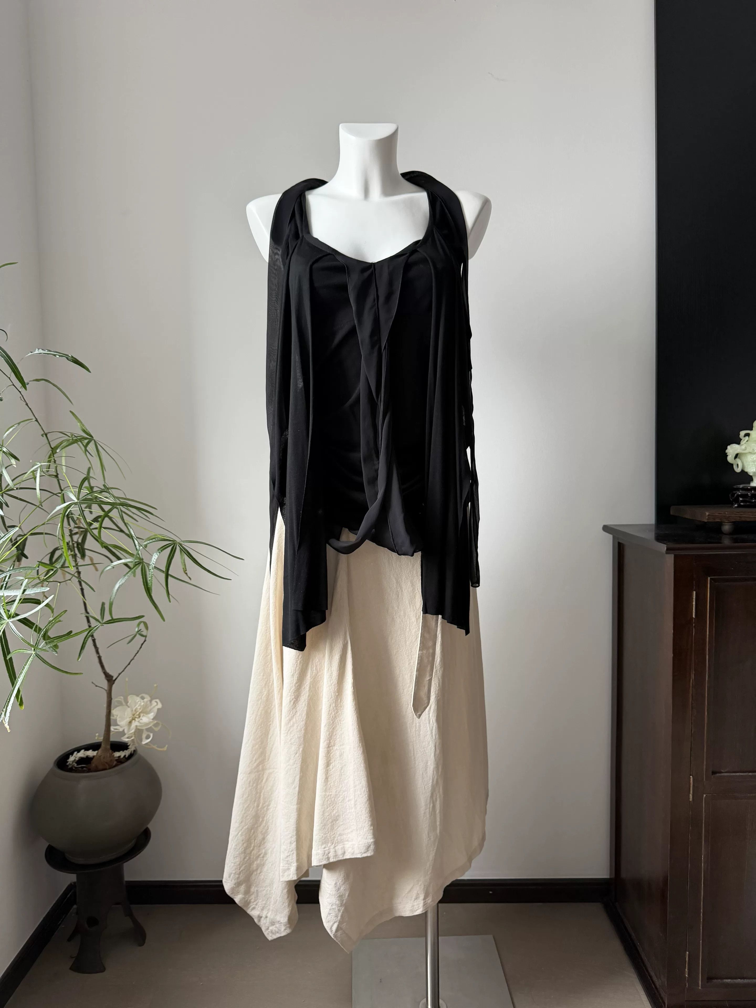 YITAI Black Irregular Strap Decor Stretch Vest Size M / US 6-8 / IT 42-44 - 2 Thumbnail