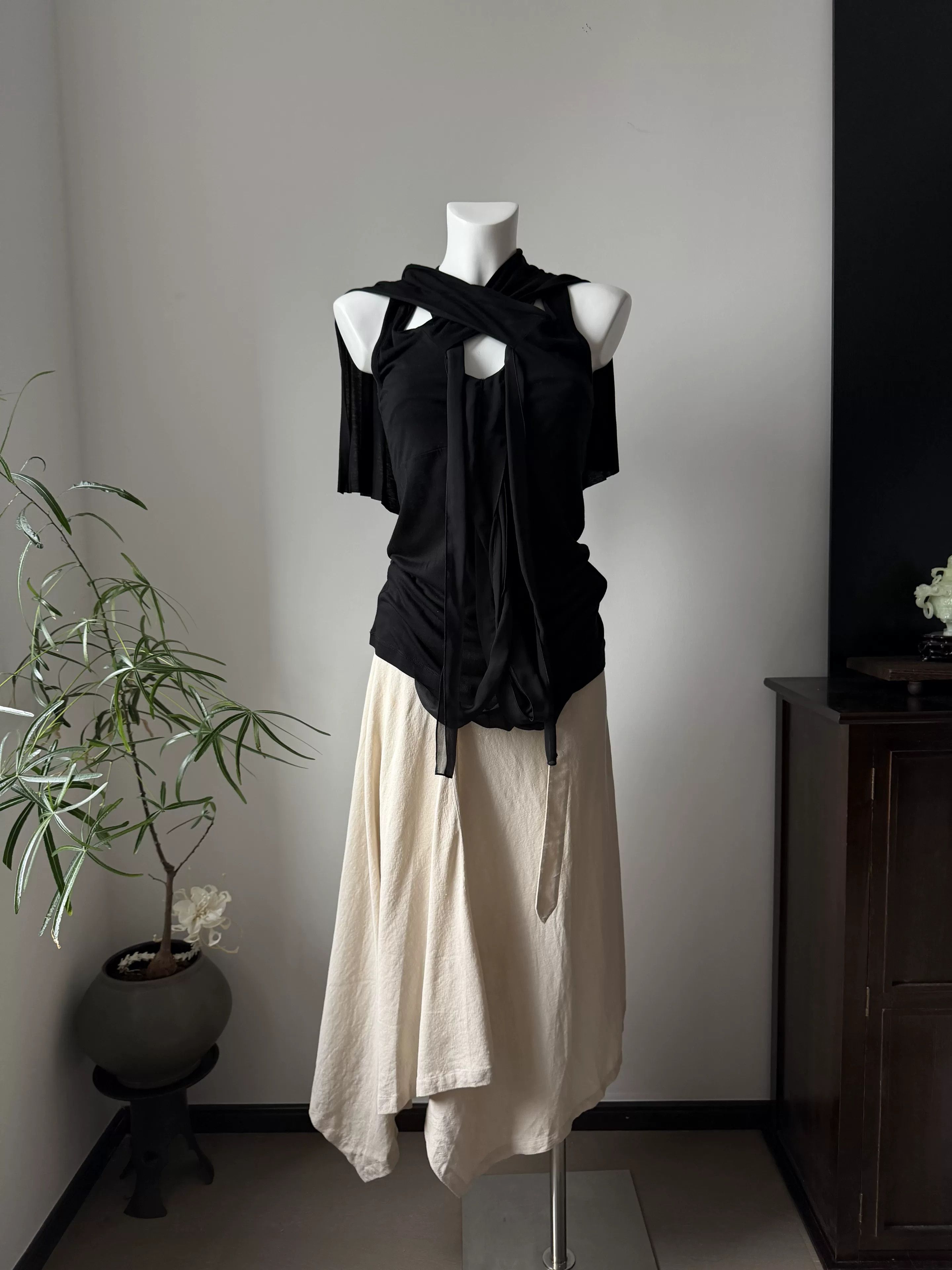 YITAI Black Irregular Strap Decor Stretch Vest Size M / US 6-8 / IT 42-44 - 4 Thumbnail