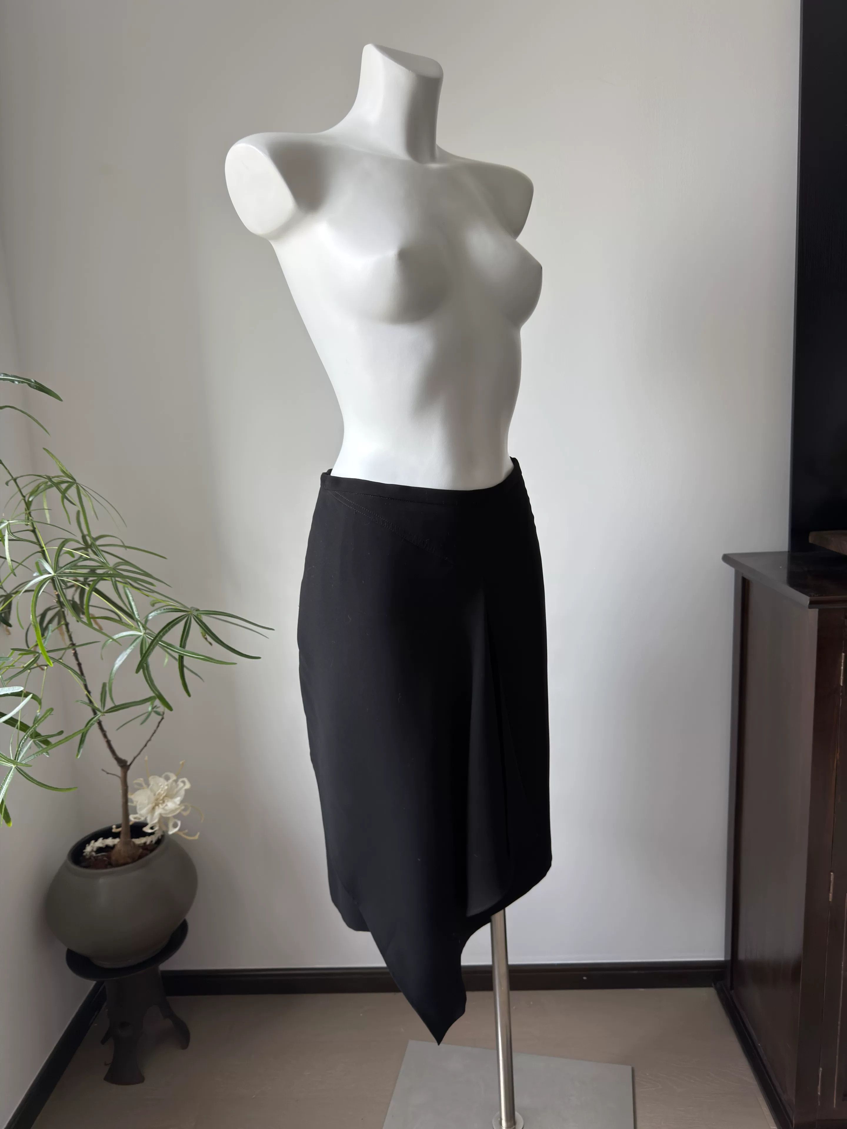 Max Mara MaxMara Black Irregular Hem Skirt Size 32" / US 10 / IT 46 - 4 Thumbnail