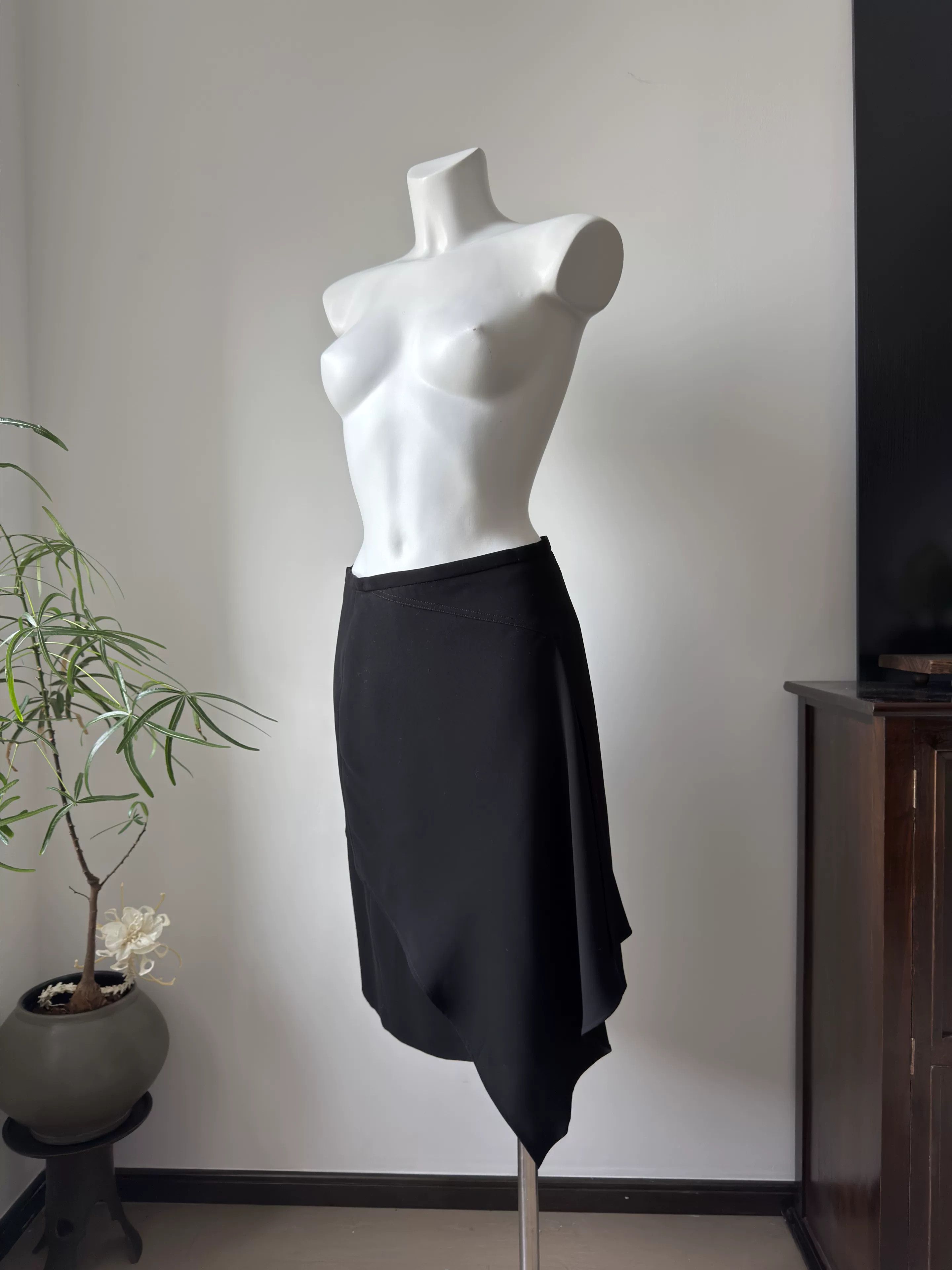 Max Mara MaxMara Black Irregular Hem Skirt Size 32" / US 10 / IT 46 - 7 Thumbnail
