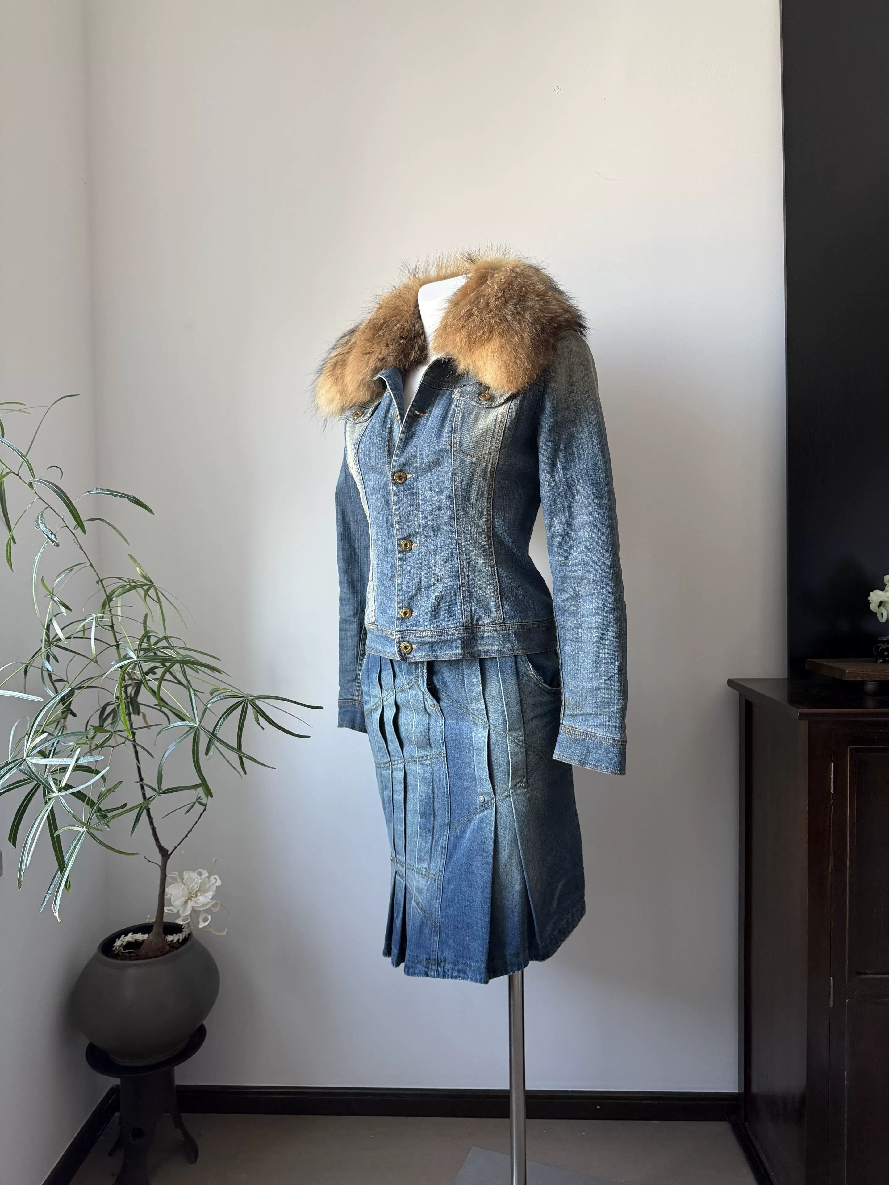 Dolce & Gabbana D&G Denim Jacket with Fur Collar Size M / US 6-8 / IT 42-44 - 4 Thumbnail