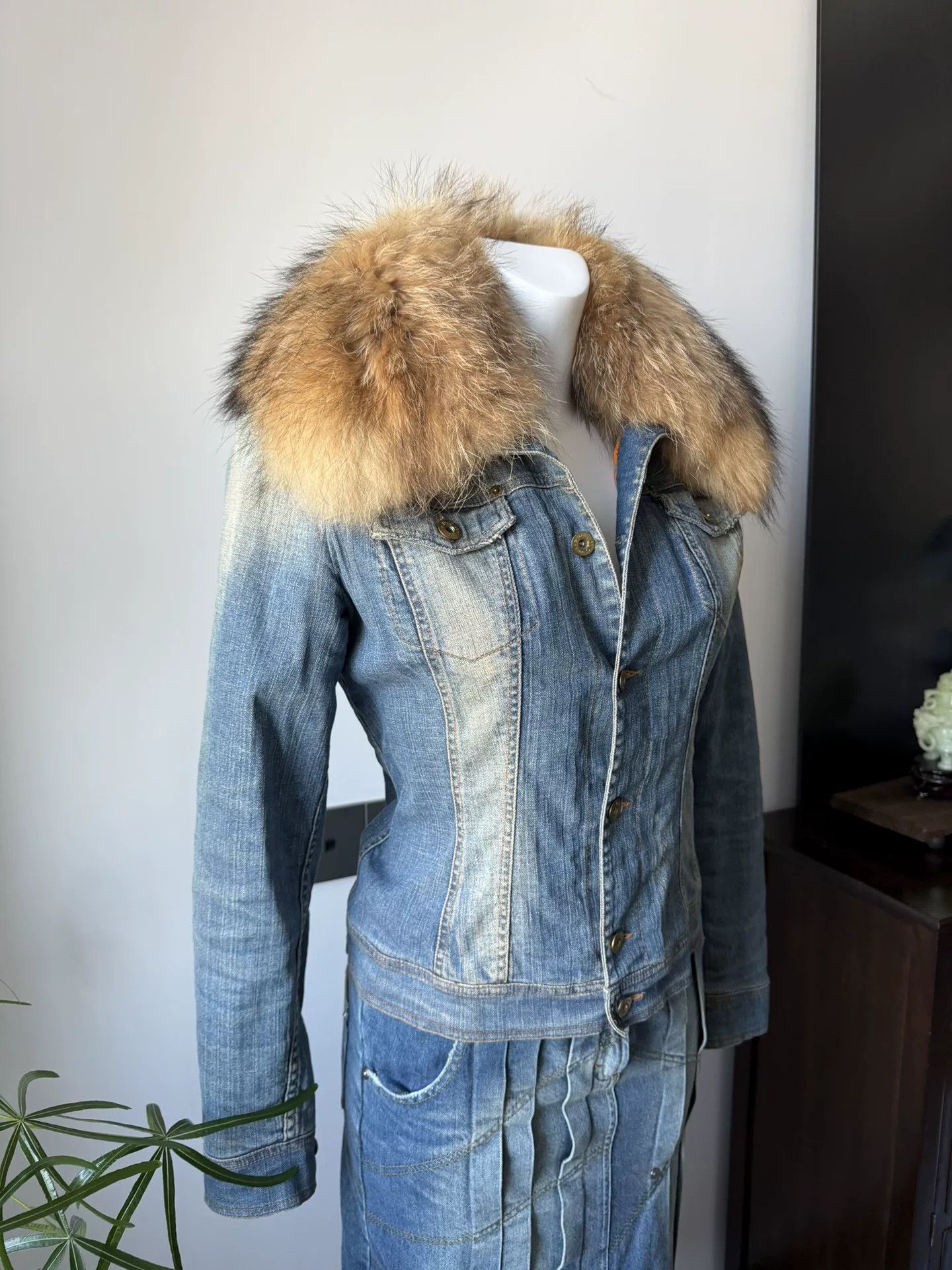 Dolce & Gabbana D&G Denim Jacket with Fur Collar Size M / US 6-8 / IT 42-44 - 3 Thumbnail