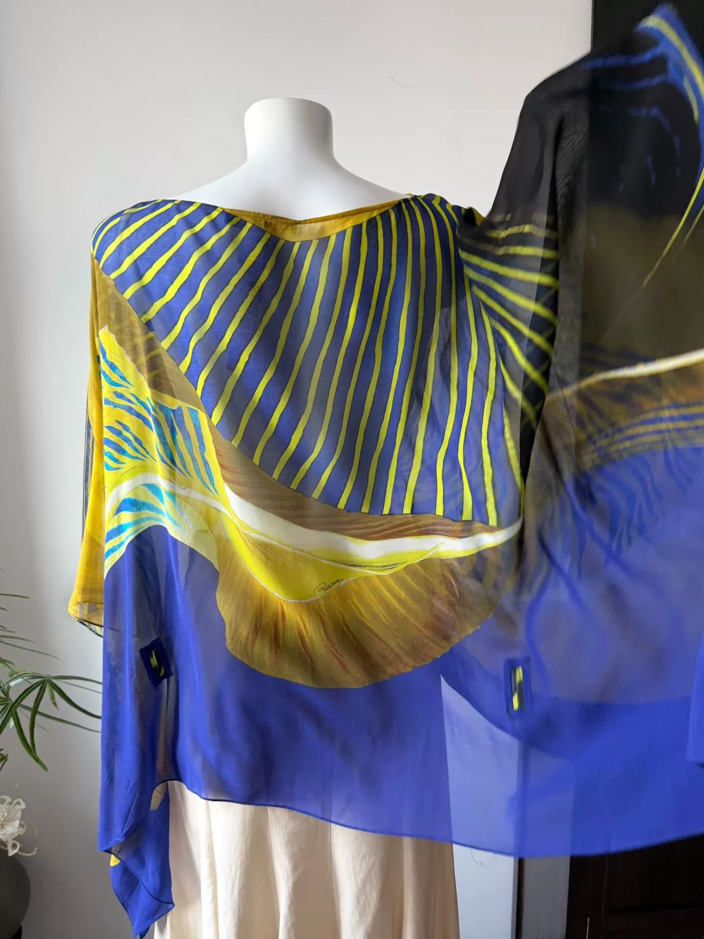 Roberto Cavalli Roberto Cavalli Tropical Fish Silk Cape Size M / US 6-8 / IT 42-44 - 7 Thumbnail