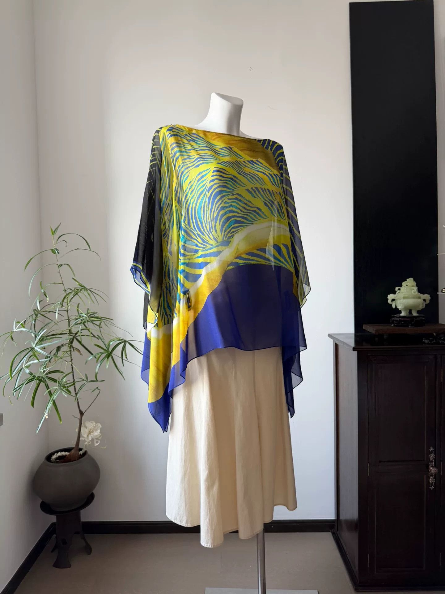 Roberto Cavalli Roberto Cavalli Tropical Fish Silk Cape Size M / US 6-8 / IT 42-44 - 3 Thumbnail