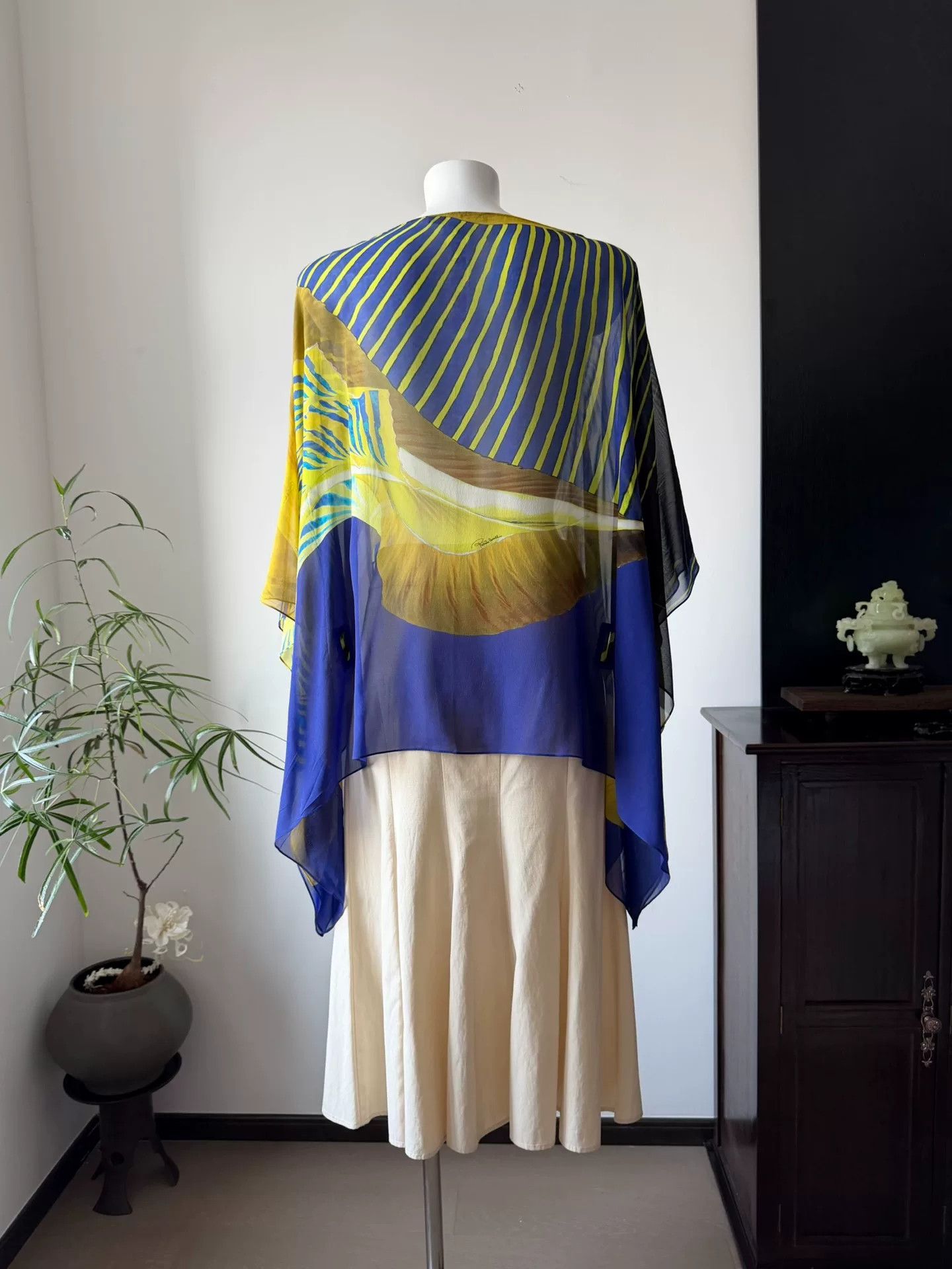 Roberto Cavalli Roberto Cavalli Tropical Fish Silk Cape Size M / US 6-8 / IT 42-44 - 6 Thumbnail