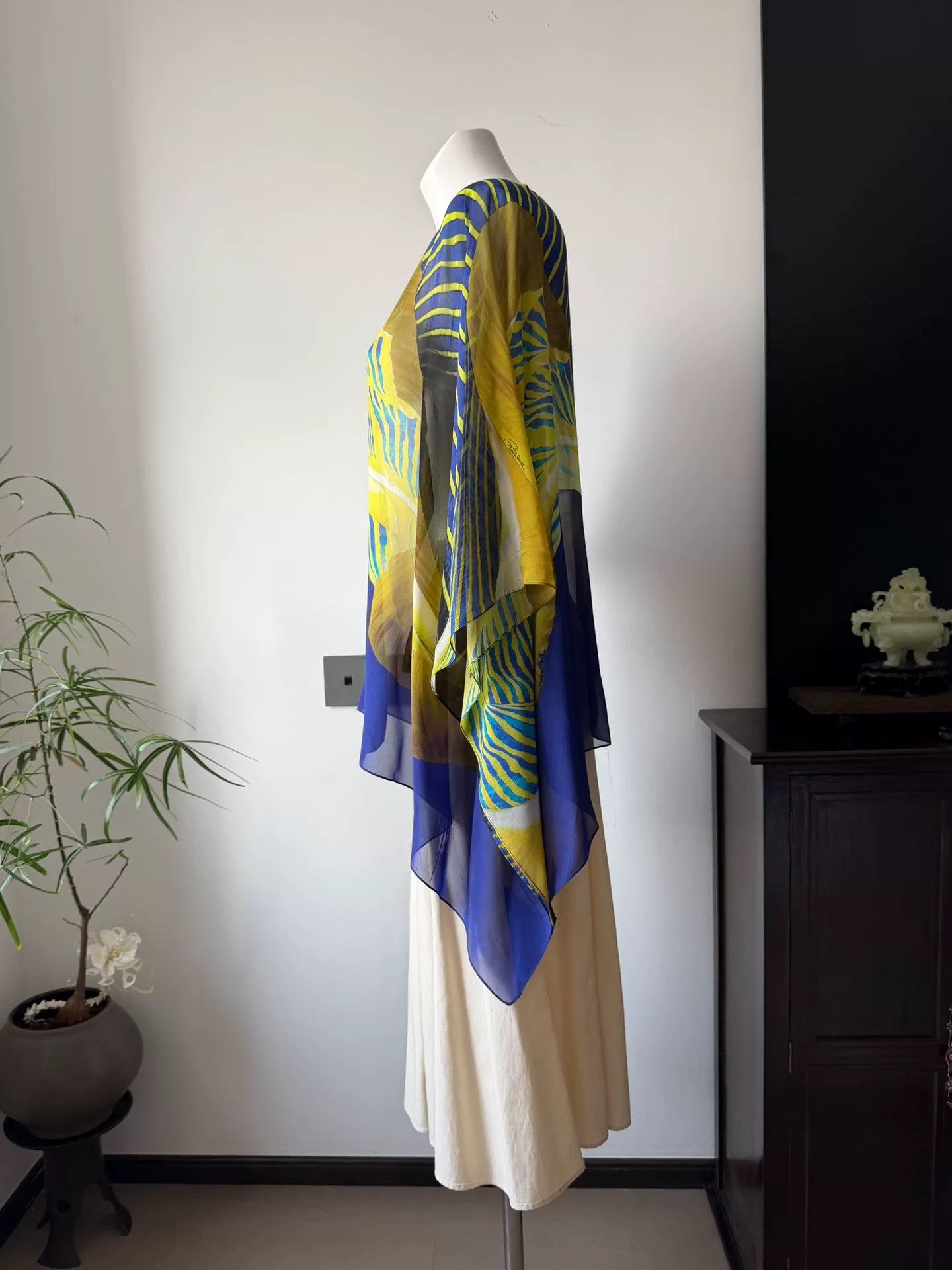 Roberto Cavalli Roberto Cavalli Tropical Fish Silk Cape Size M / US 6-8 / IT 42-44 - 5 Thumbnail