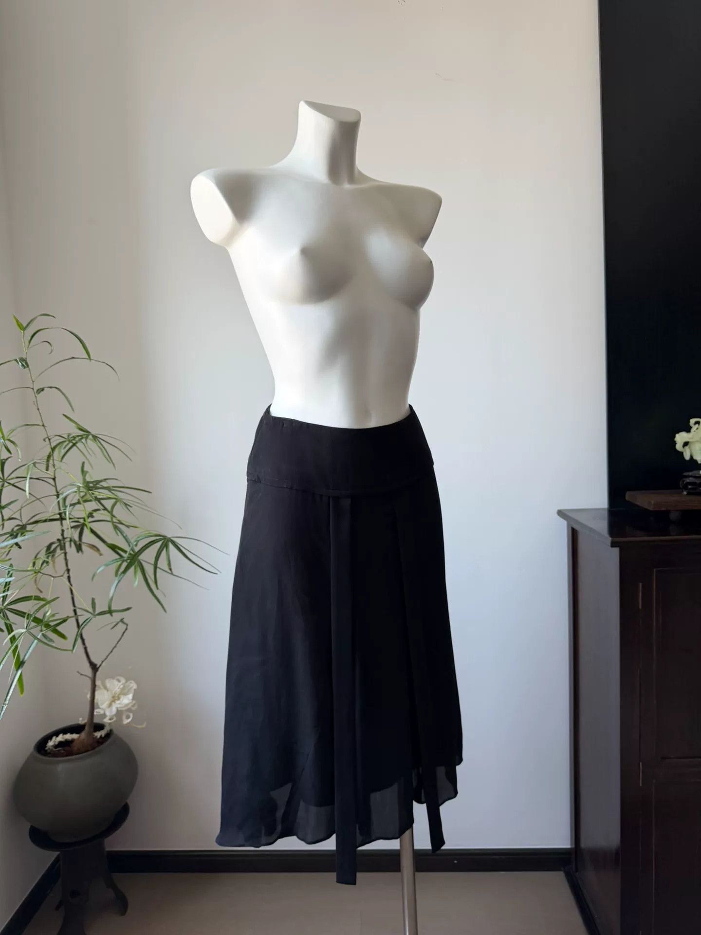 Kenzo KENZO Black Silk Pencil Flare Skirt Size 40" / US 18 - 2 Thumbnail