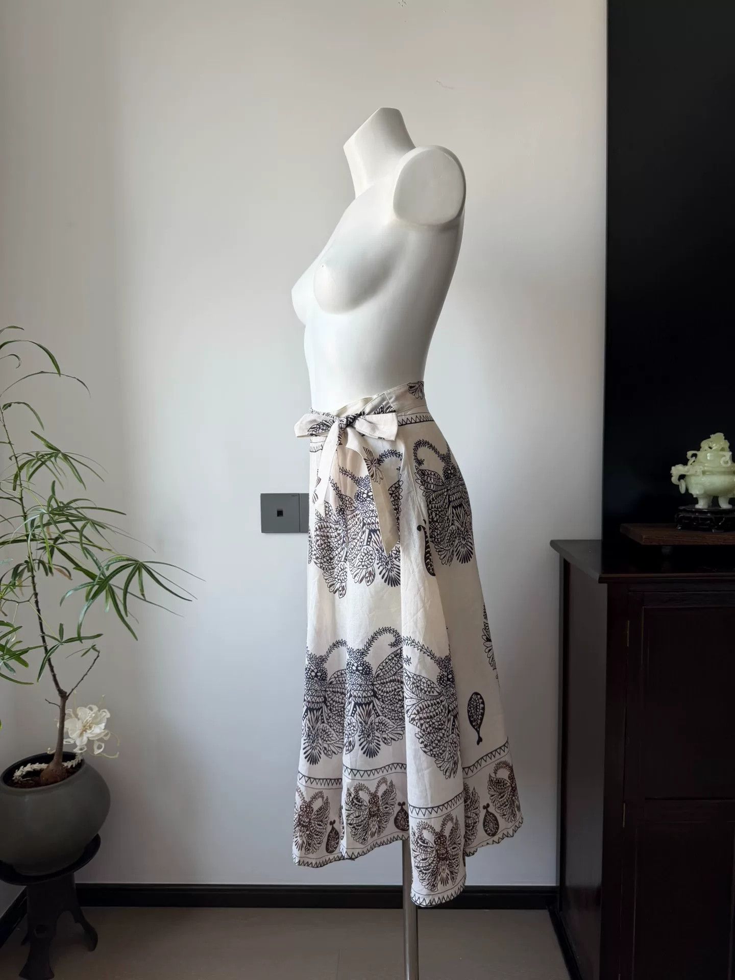 See by Chloe See by Chloe Moth Print Wrap Skirt Size 30" / US 8 / IT 44 - 4 Thumbnail