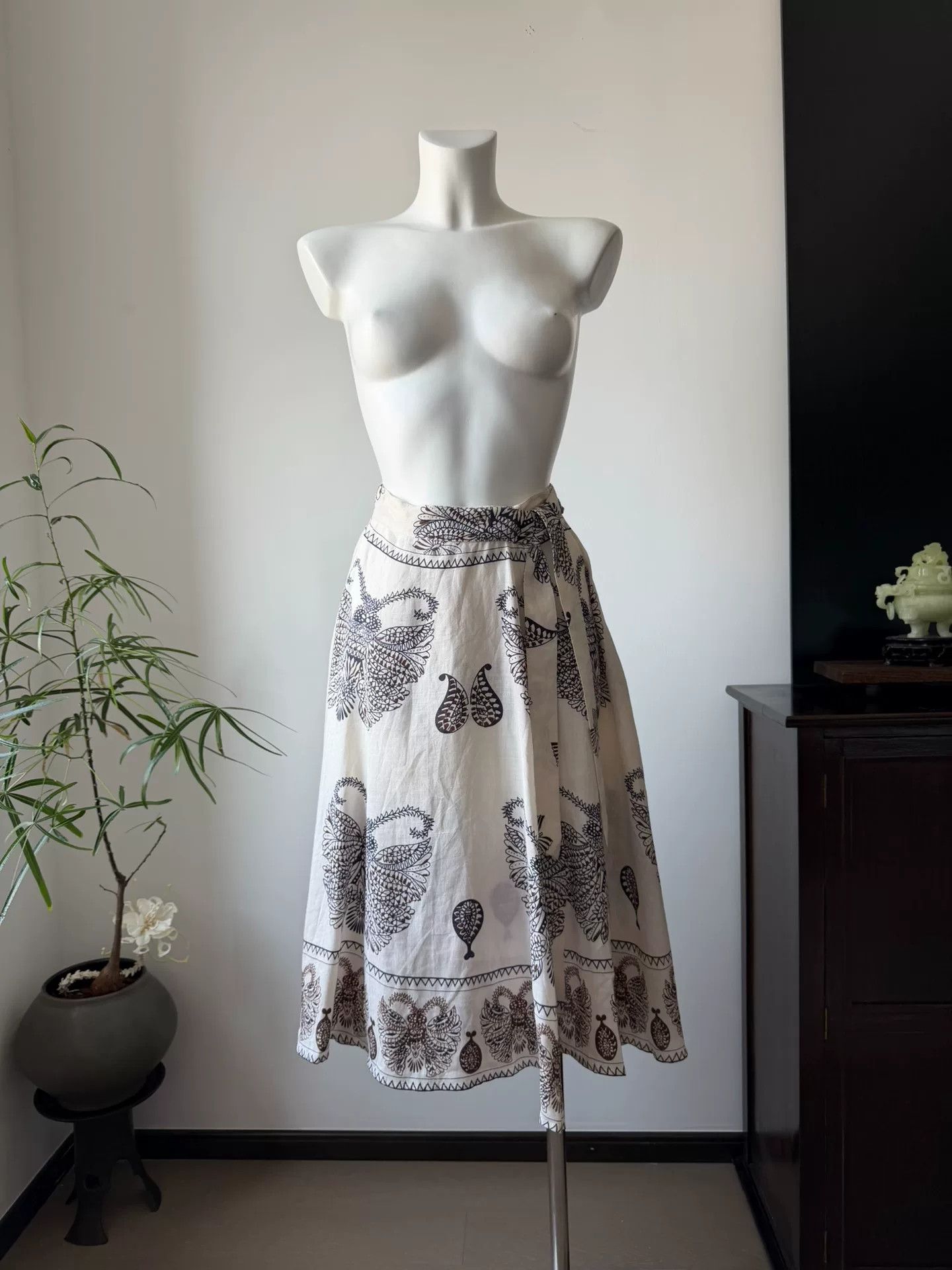 See by Chloe See by Chloe Moth Print Wrap Skirt Size 30" / US 8 / IT 44 - 2 Thumbnail