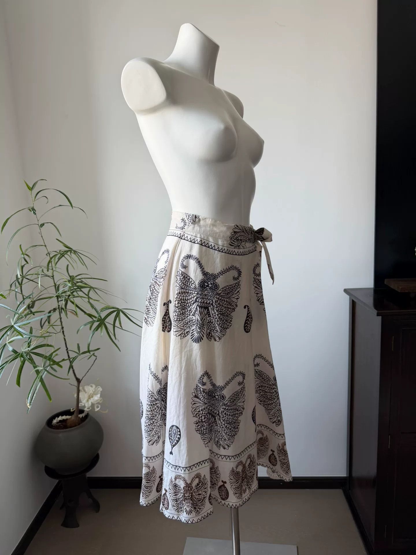 See by Chloe See by Chloe Moth Print Wrap Skirt Size 30" / US 8 / IT 44 - 7 Thumbnail