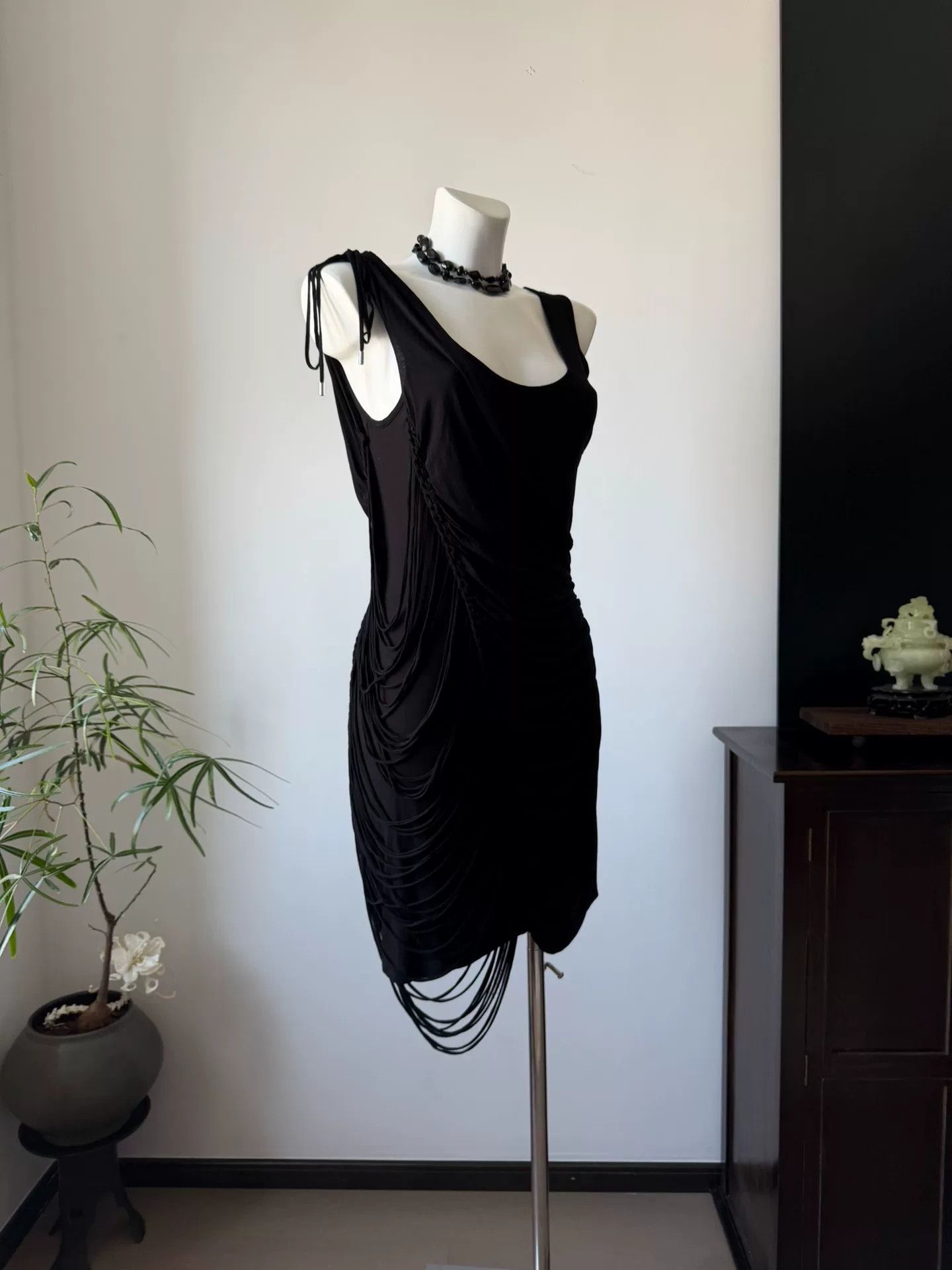 Karen Millen Pleated Tight Black Stretch Dress Size M / US 6-8 / IT 42-44 - 2 Thumbnail